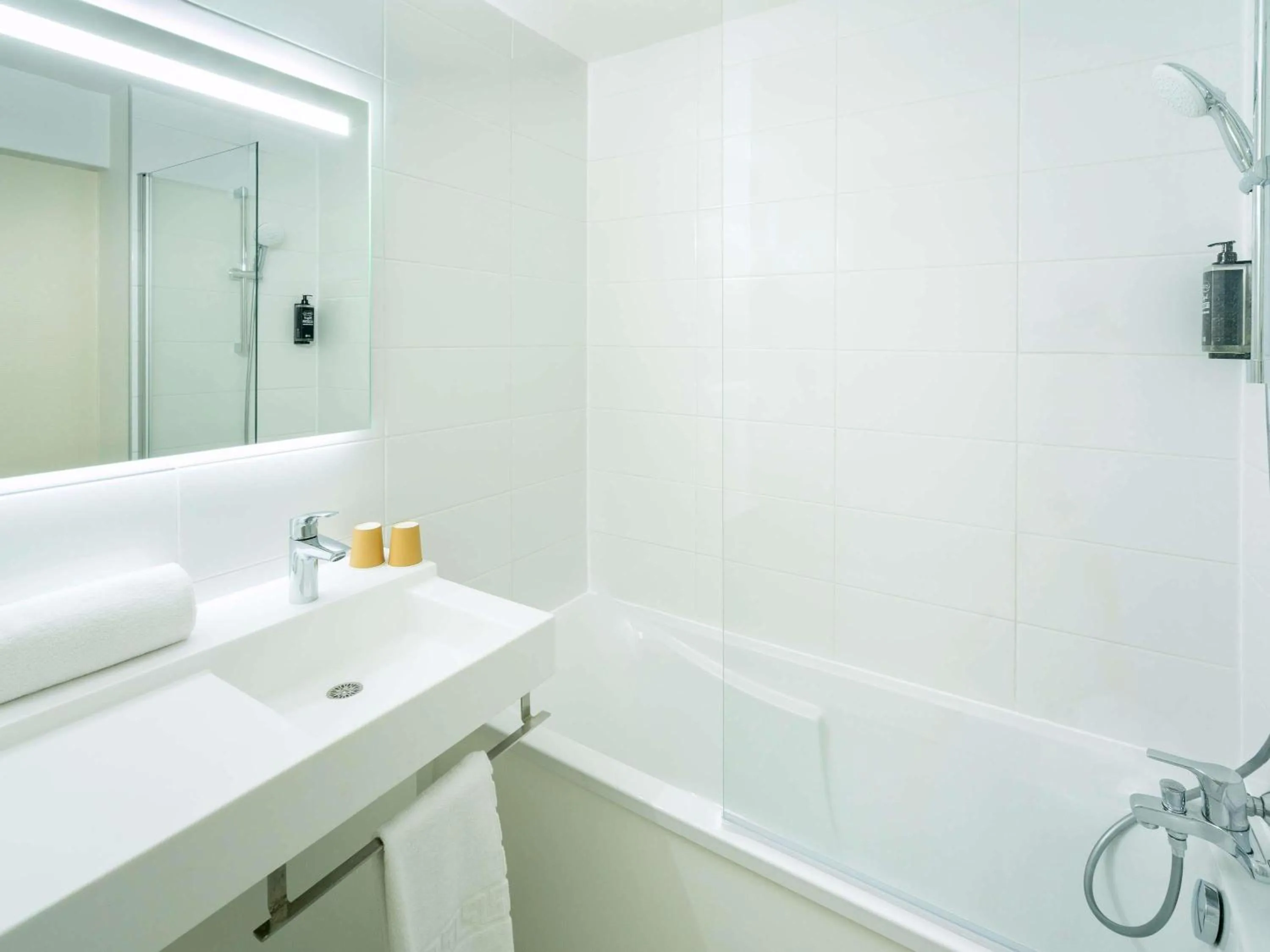 Bedroom in ibis budget Nantes Sainte Luce - Hôtel Rénové