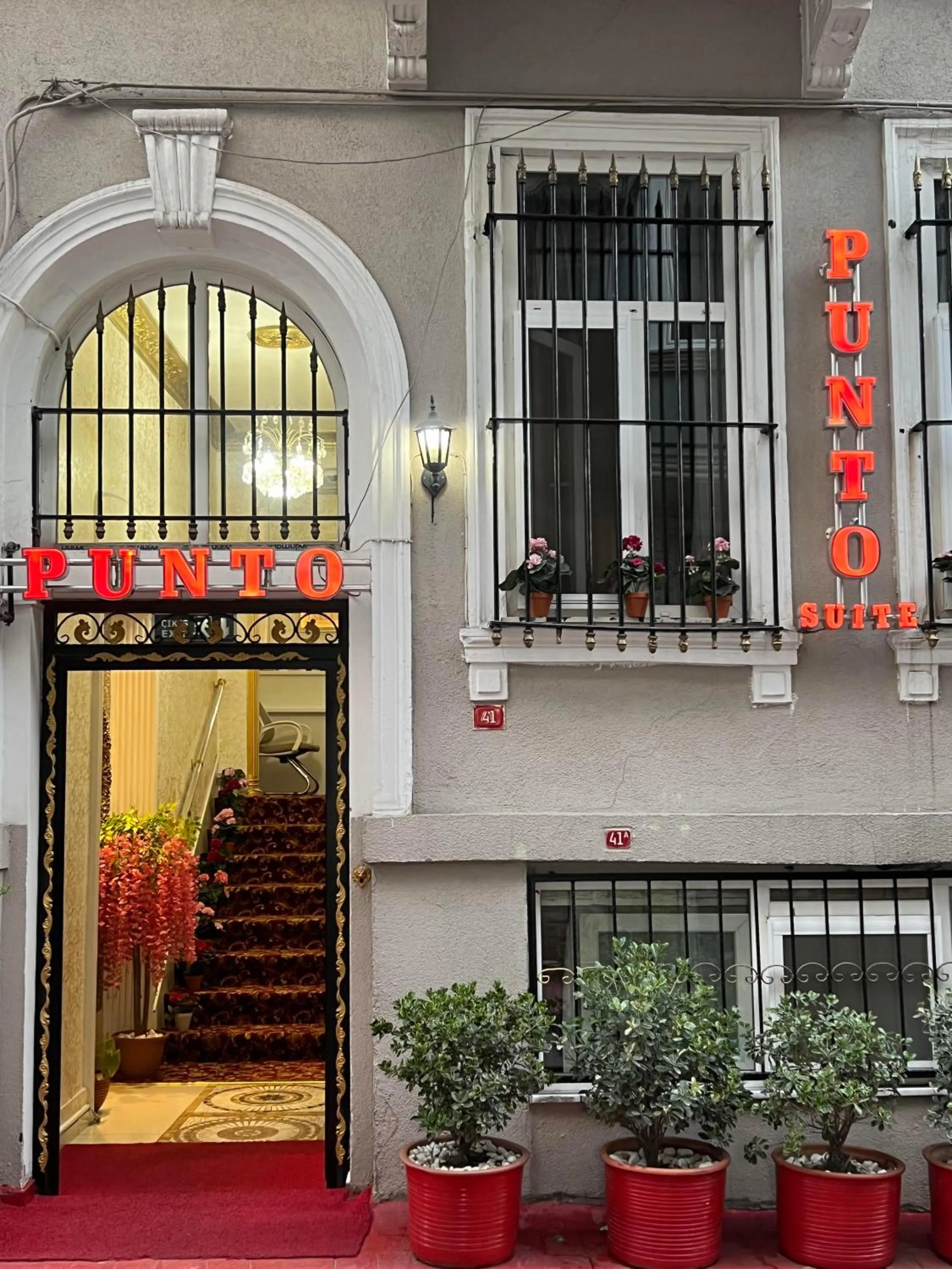 Property building in Punto Suite