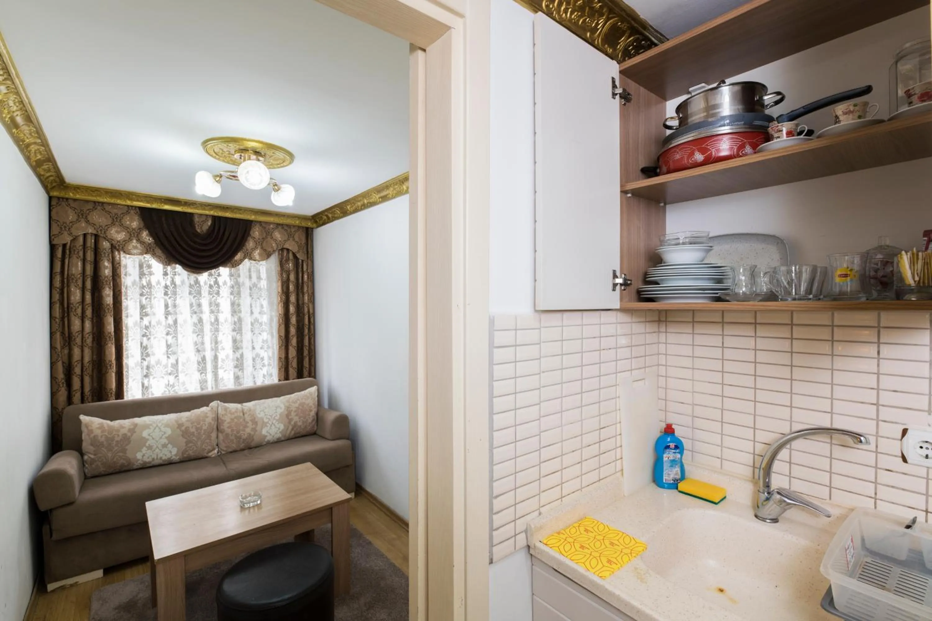 Kitchen or kitchenette in Punto Suite