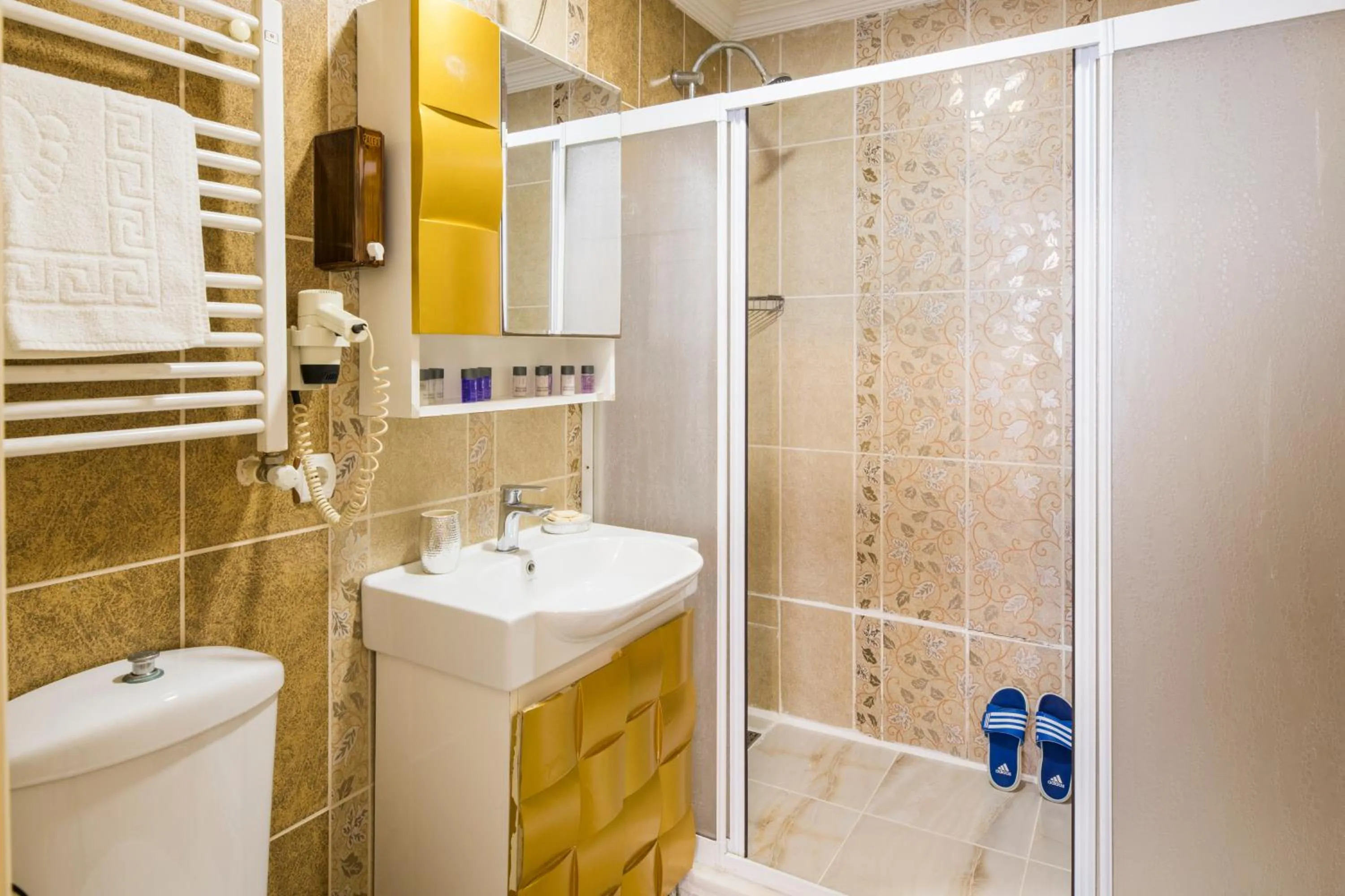 Shower in Punto Suite