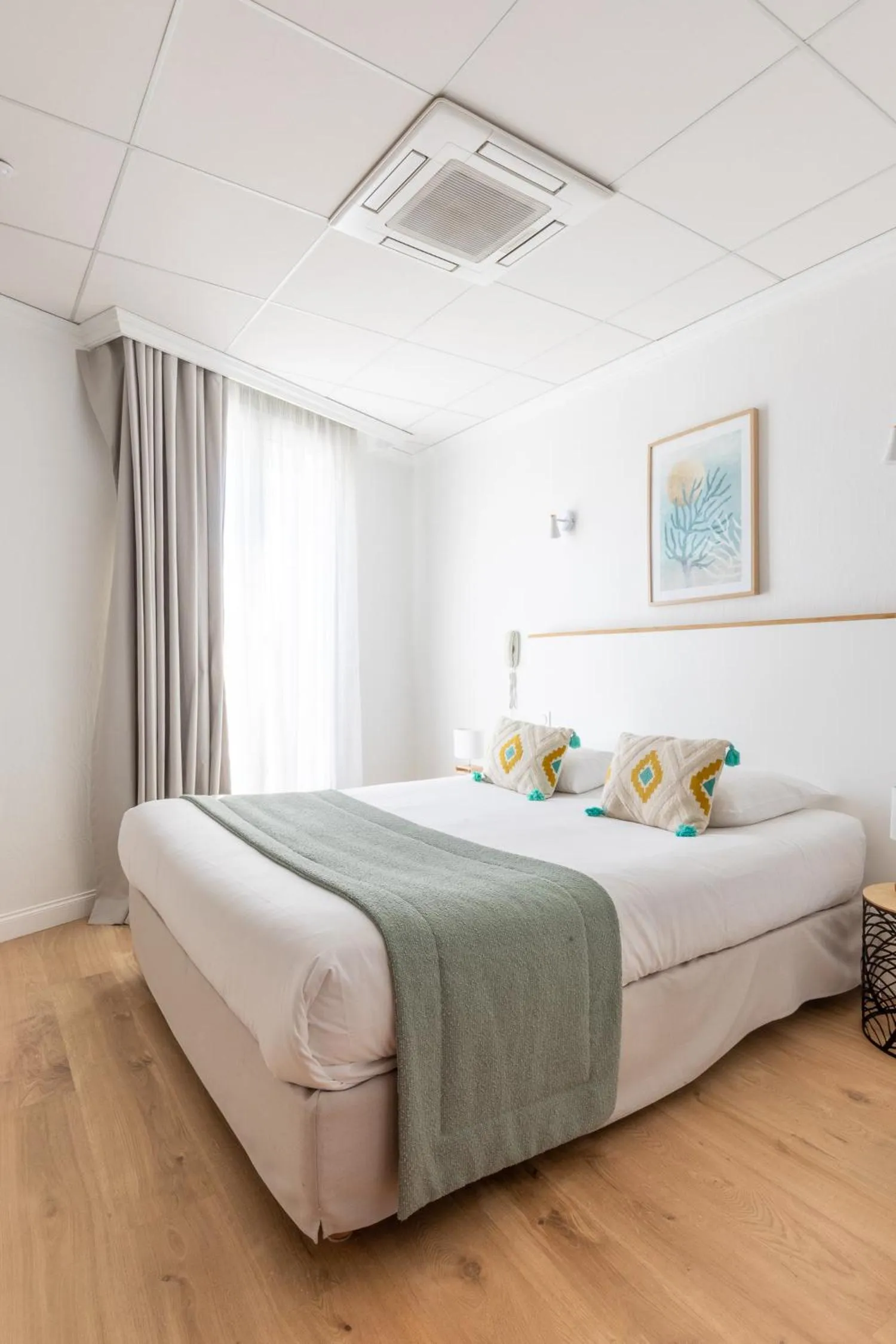 Bedroom, Bed in Hôtel Porte Mars Reims Gare Centre Arena