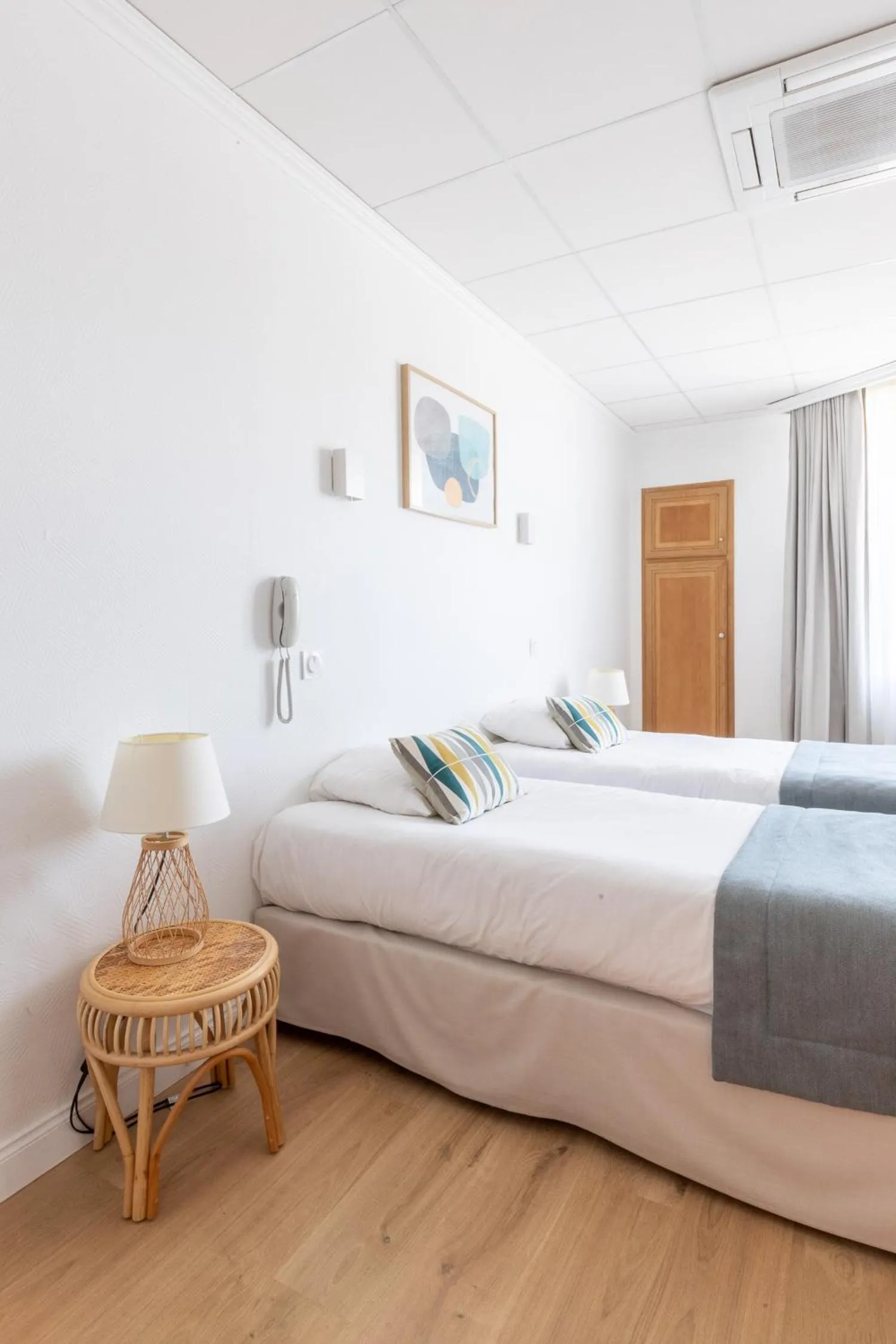 Bedroom, Bed in Hôtel Porte Mars Reims Gare Centre Arena