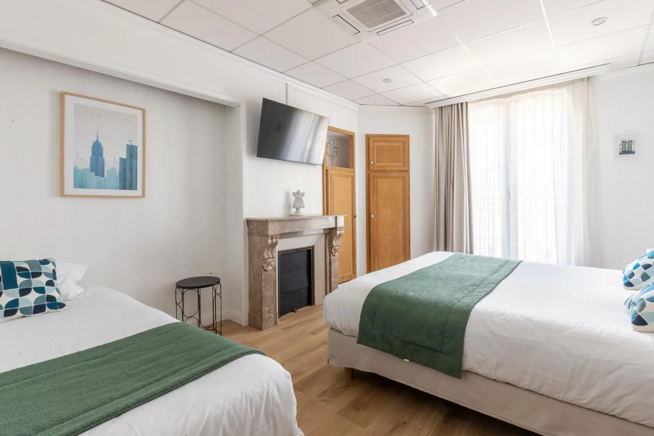 Bedroom, Bed in Hôtel Porte Mars Reims Gare Centre Arena