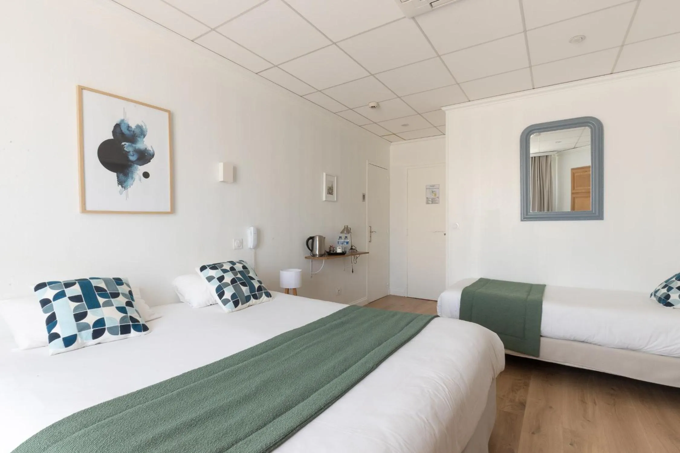 Bedroom, Bed in Hôtel Porte Mars Reims Gare Centre Arena