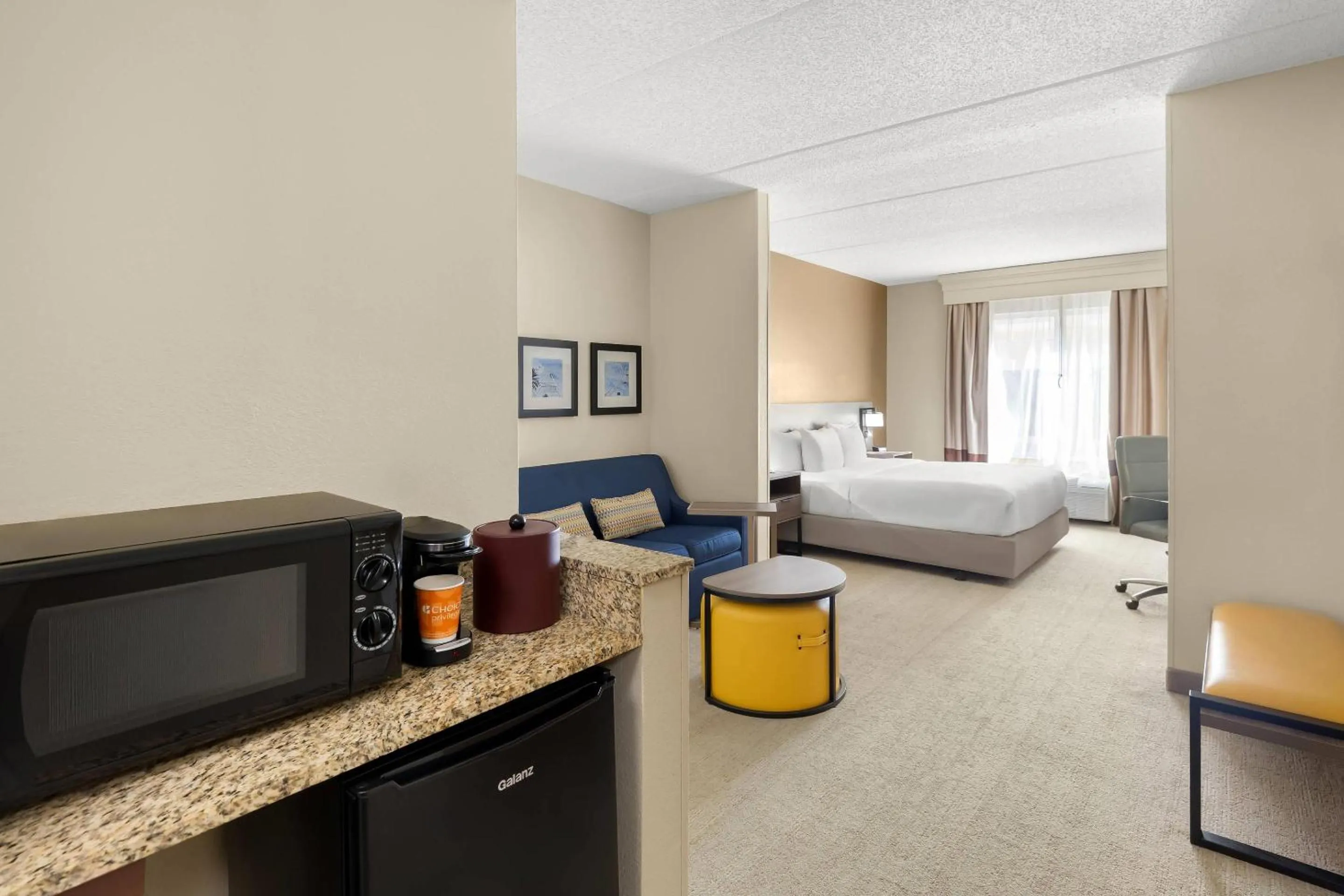 Bedroom in Comfort Suites Near Universal Orlando Resort