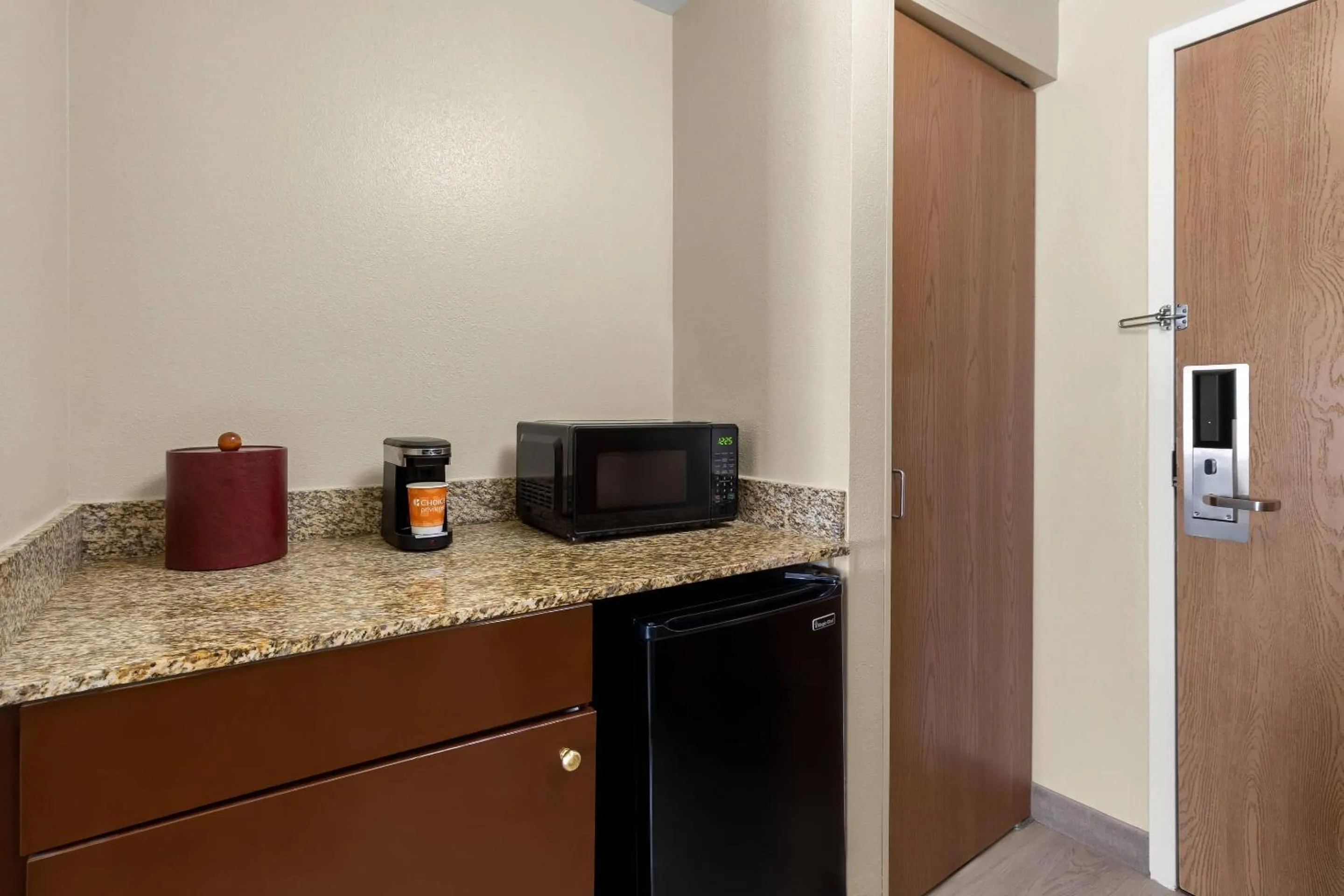 Bedroom in Comfort Suites Near Universal Orlando Resort