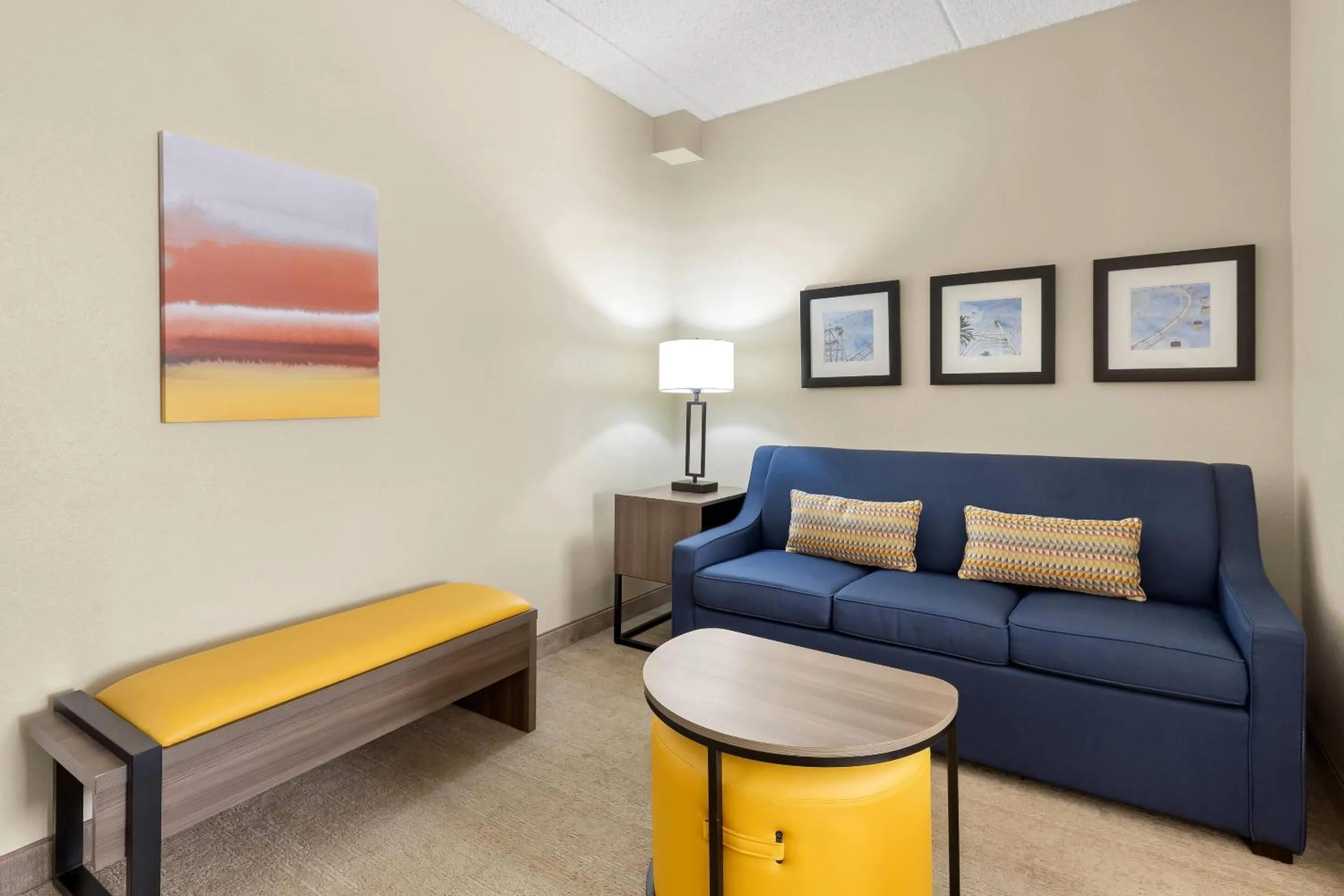 Bedroom in Comfort Suites Near Universal Orlando Resort