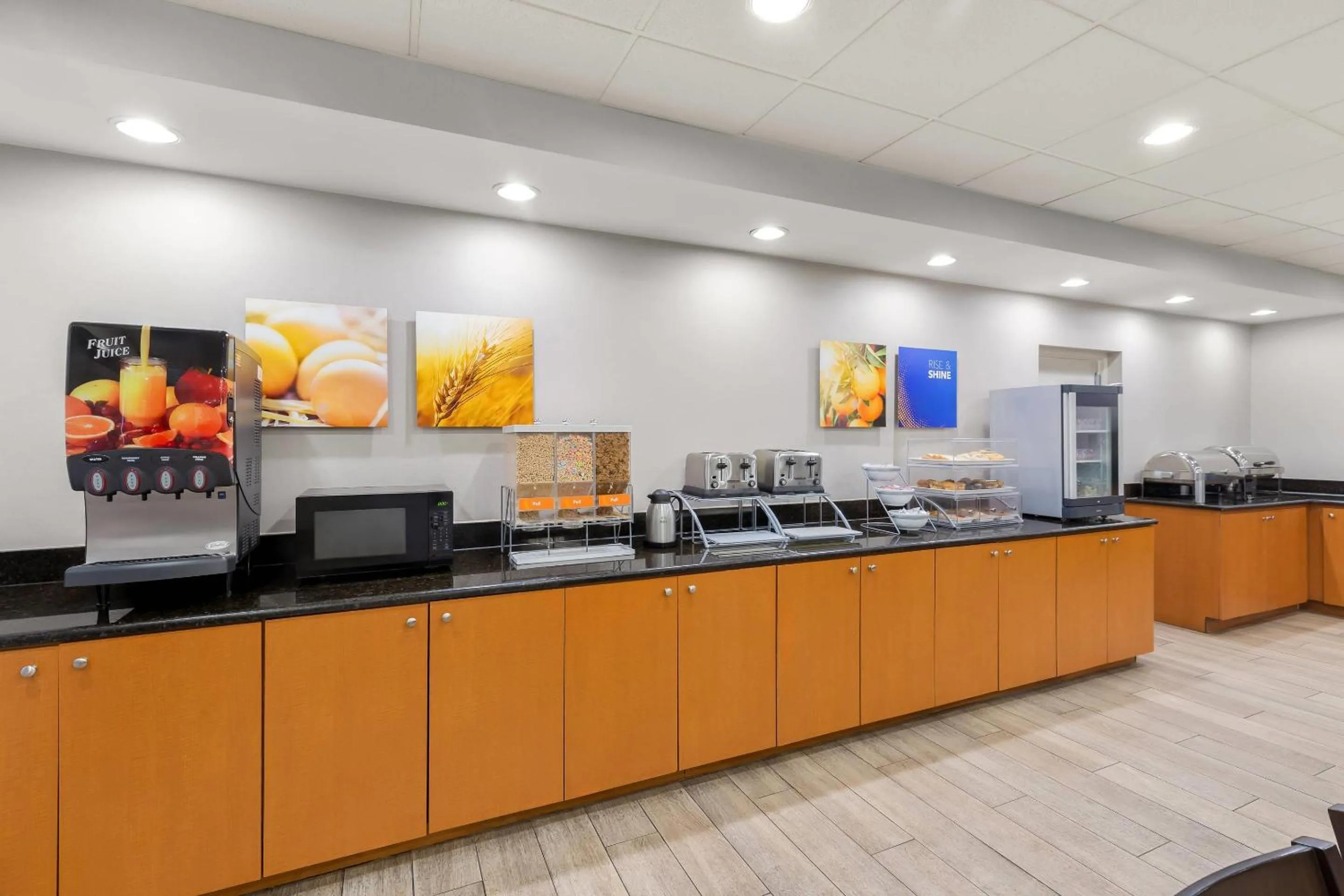 Breakfast in Comfort Suites Near Universal Orlando Resort