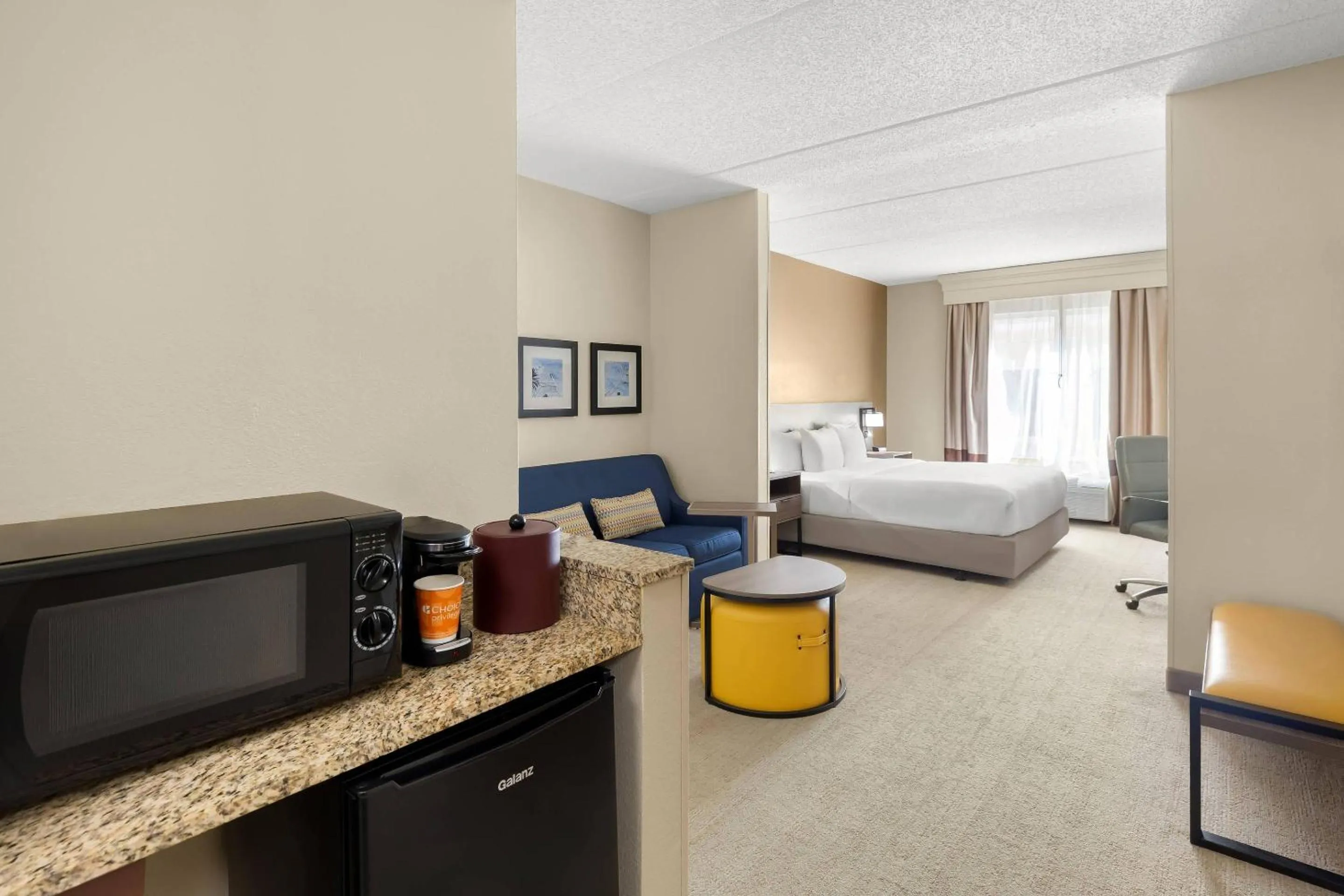 Bedroom in Comfort Suites Near Universal Orlando Resort
