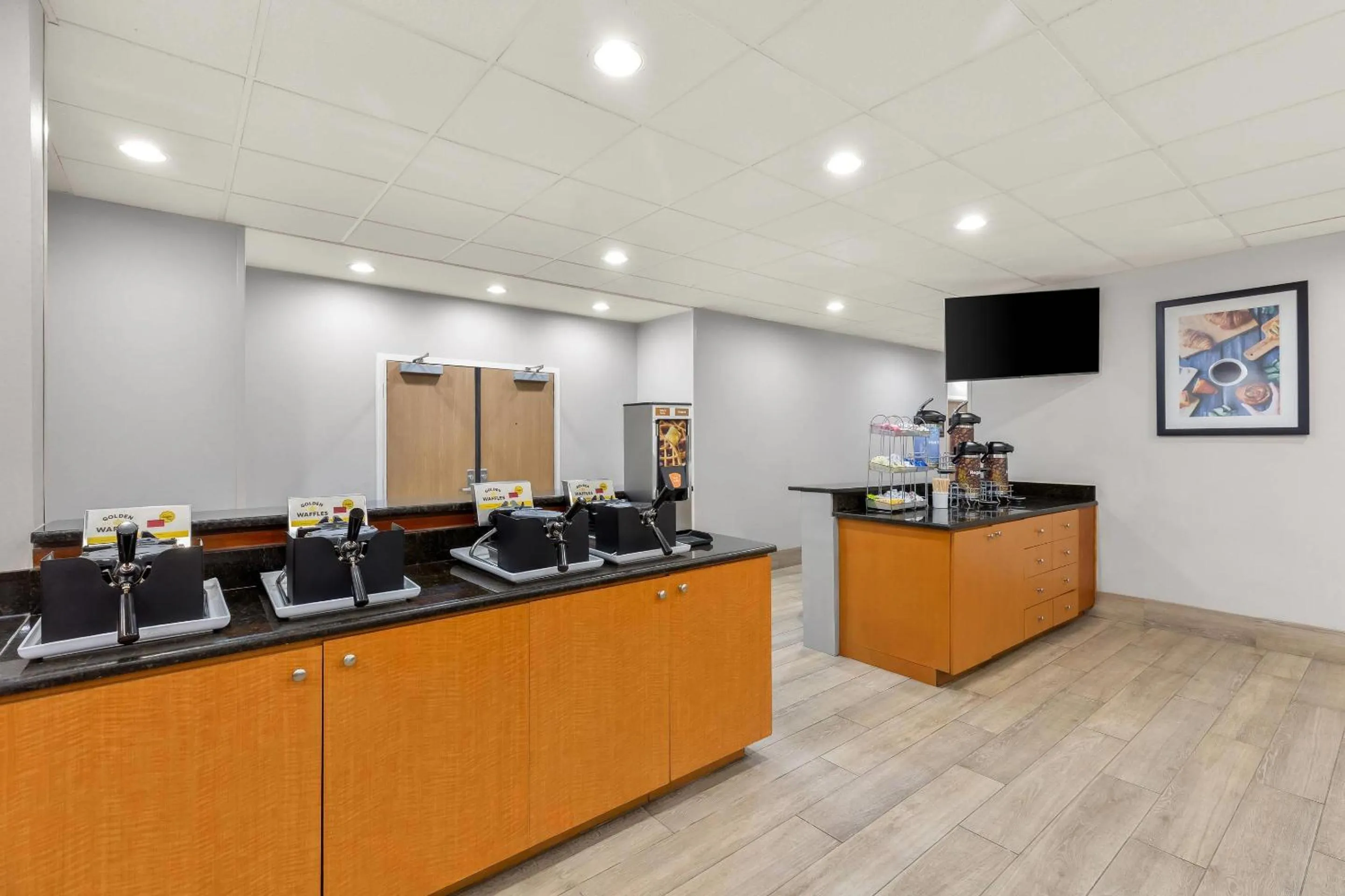 Breakfast in Comfort Suites Near Universal Orlando Resort