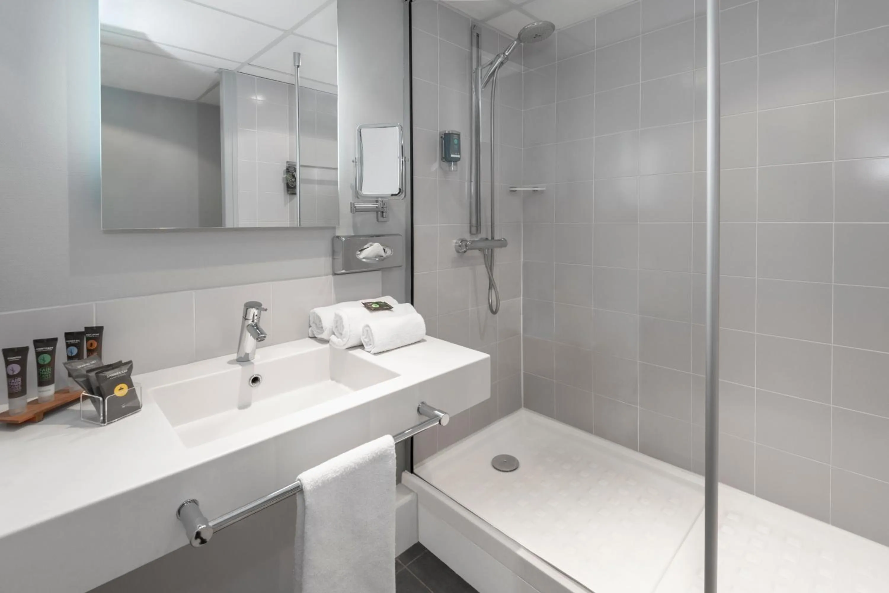 Shower in Novotel Blois Centre Val De Loire