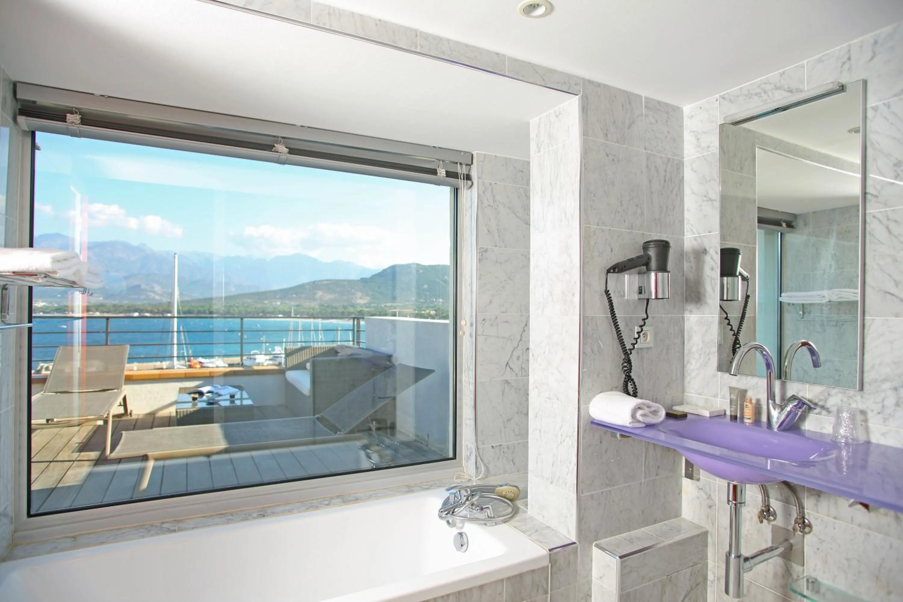 Bathroom in Hotel Balanea