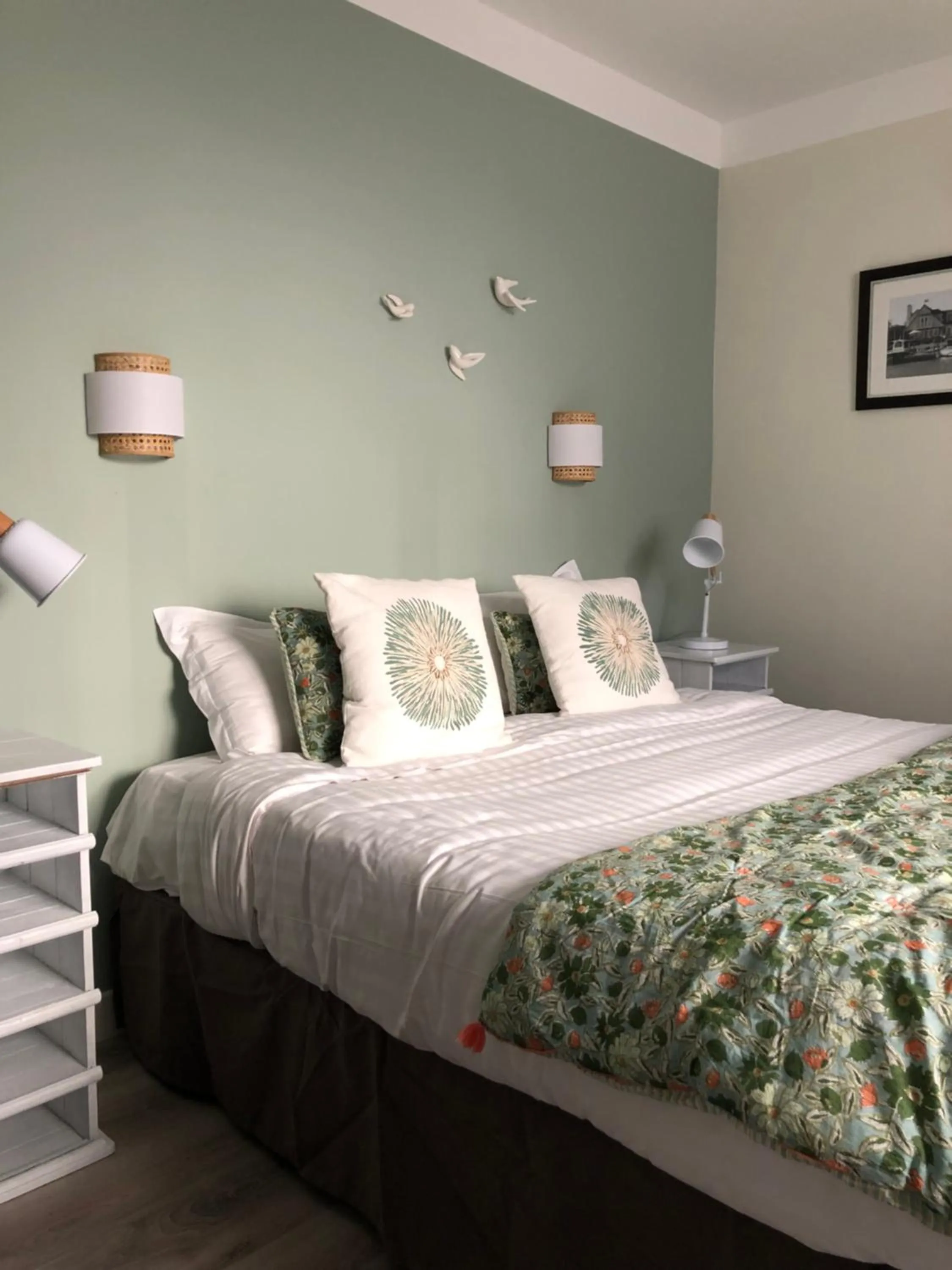 Property building, Bed in Hotel Les Embruns