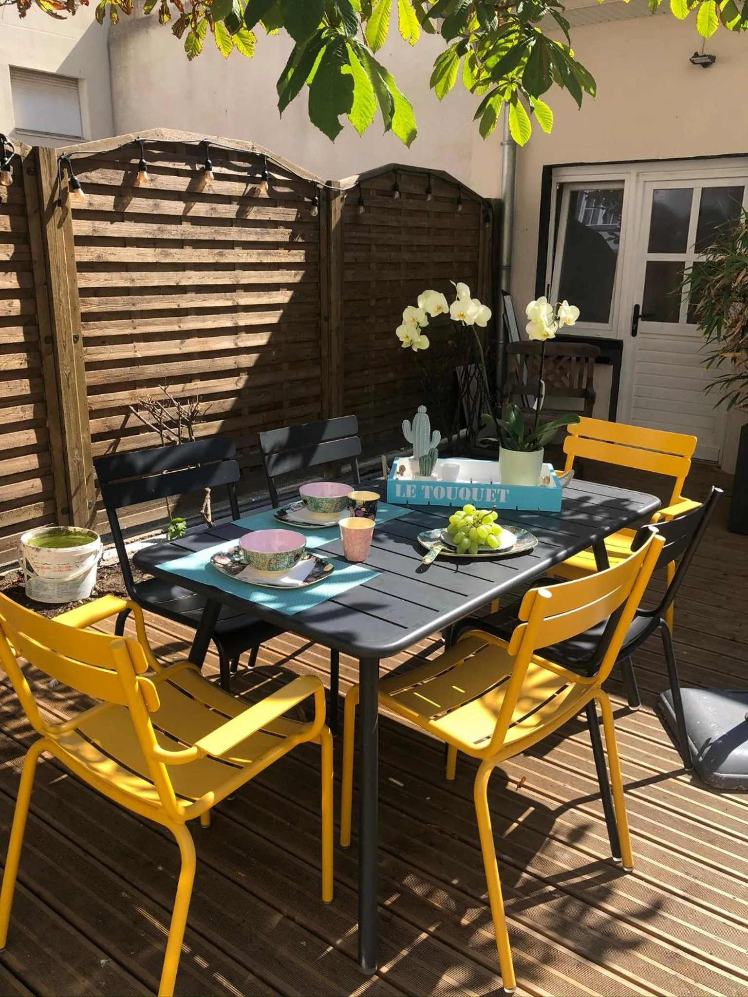 Patio in Hotel Les Embruns