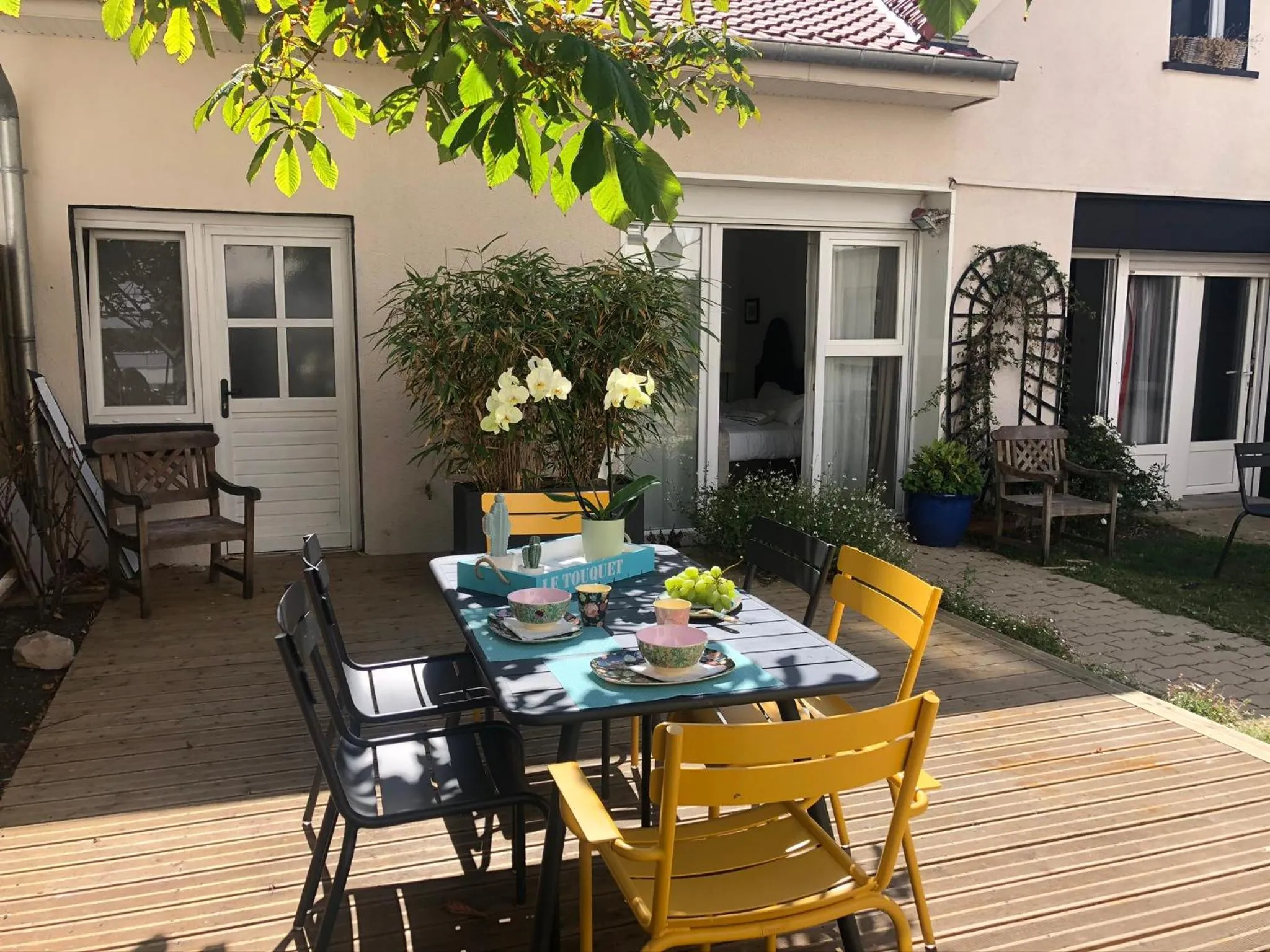 Patio in Hotel Les Embruns