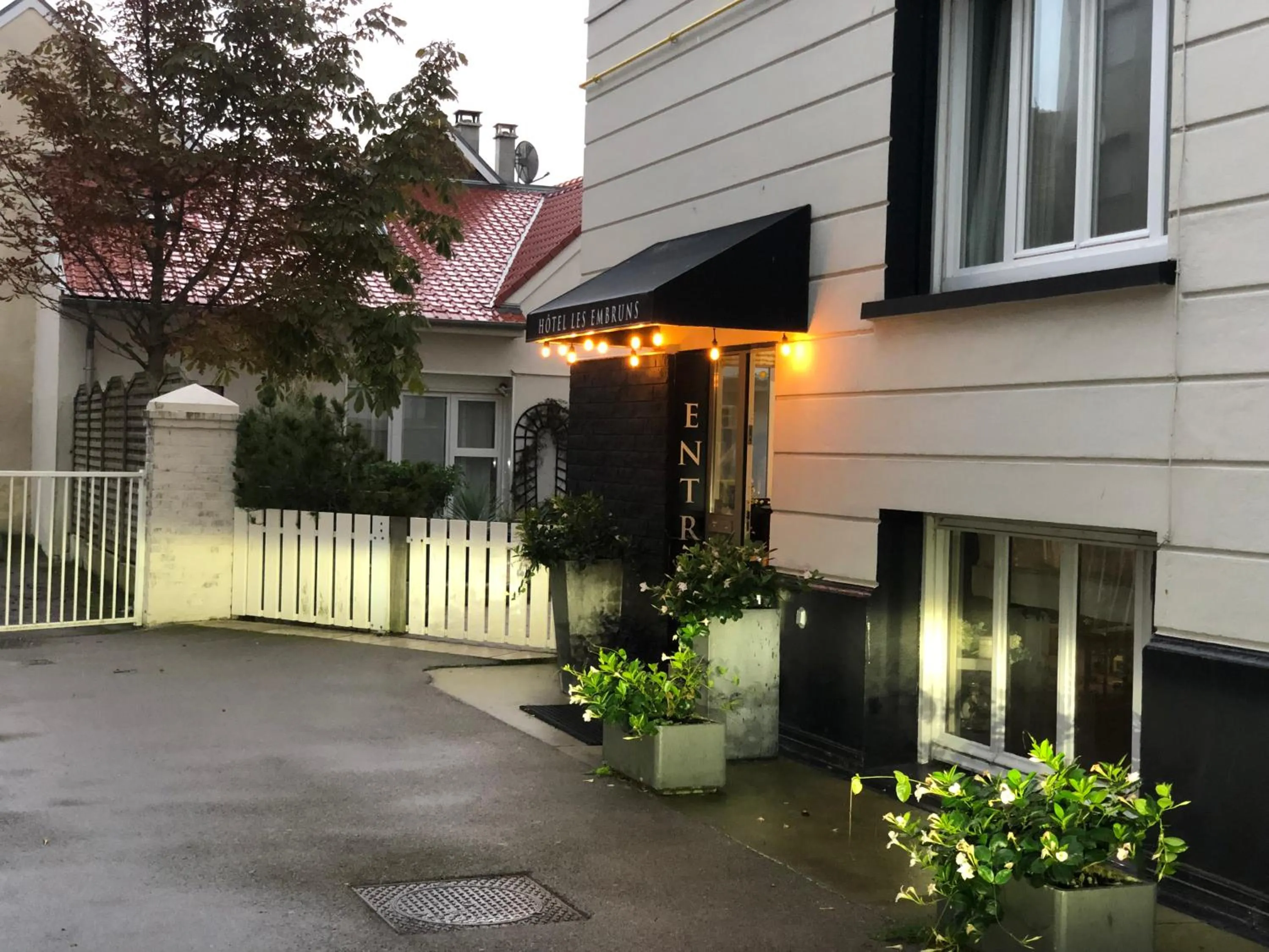 Property building in Hotel Les Embruns