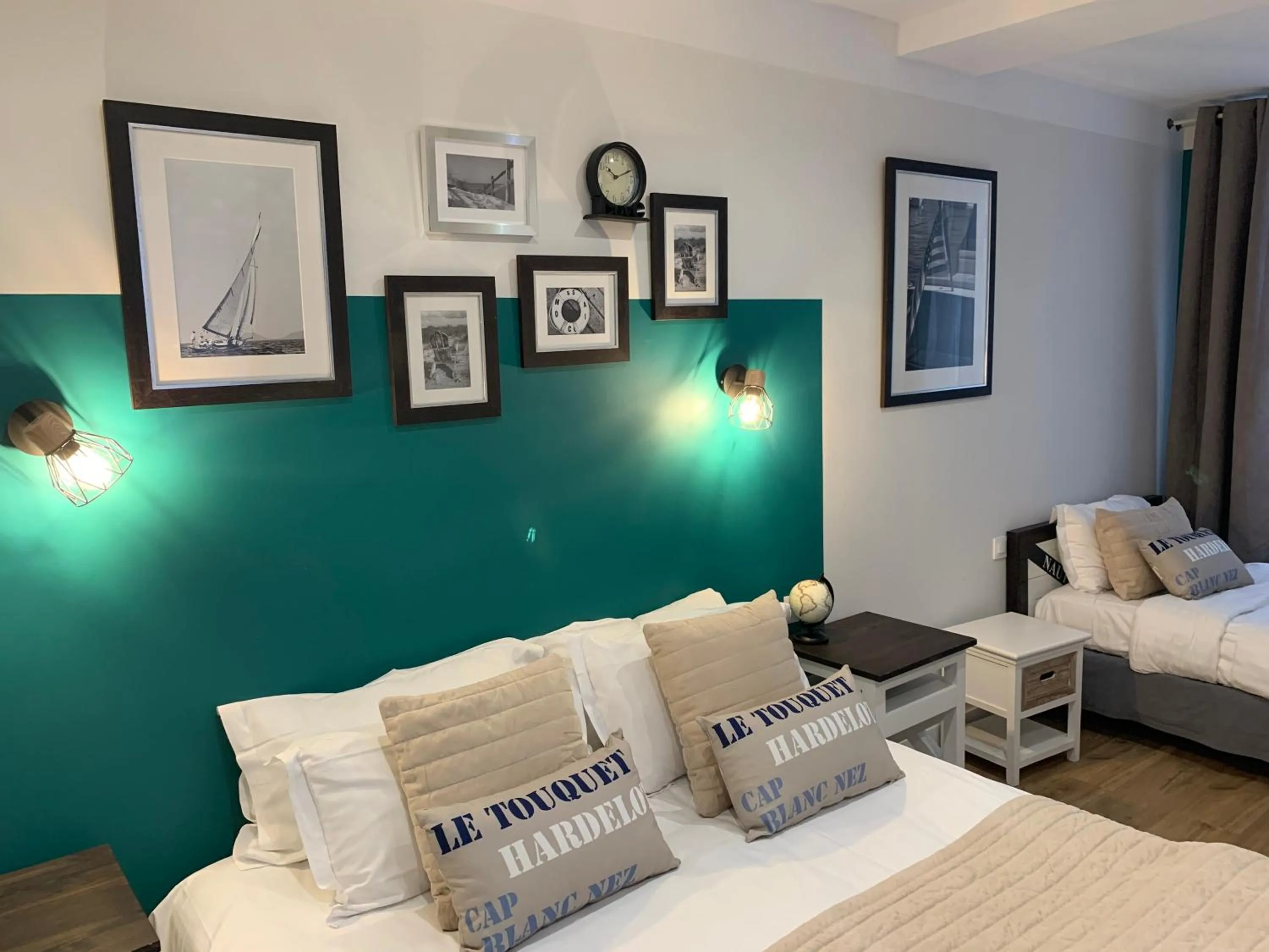 Photo of the whole room, Bed in Hotel Les Embruns