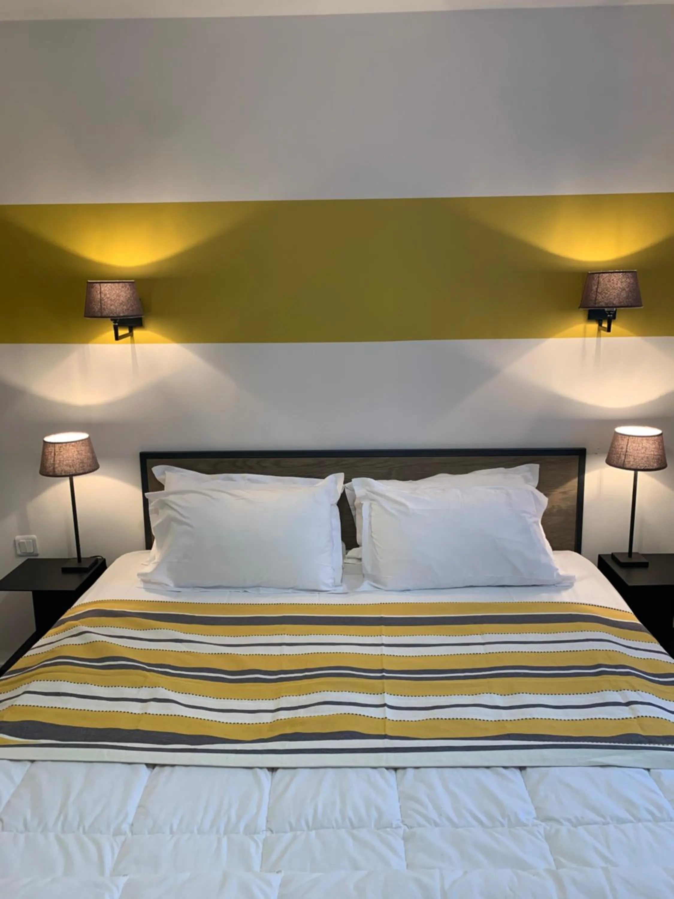 Bed in Hotel Les Embruns