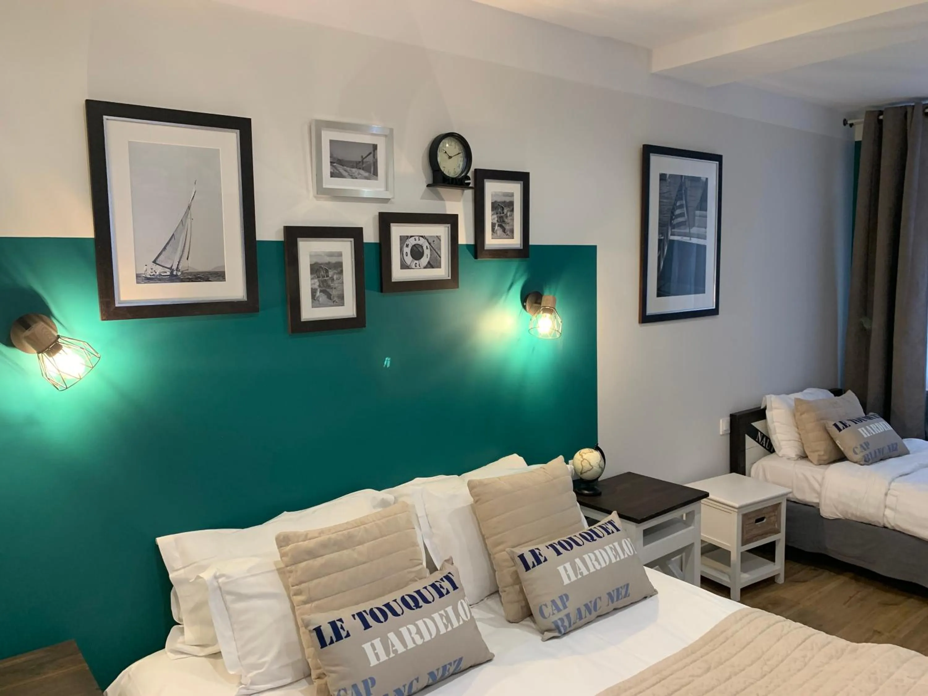 Photo of the whole room, Bed in Hotel Les Embruns