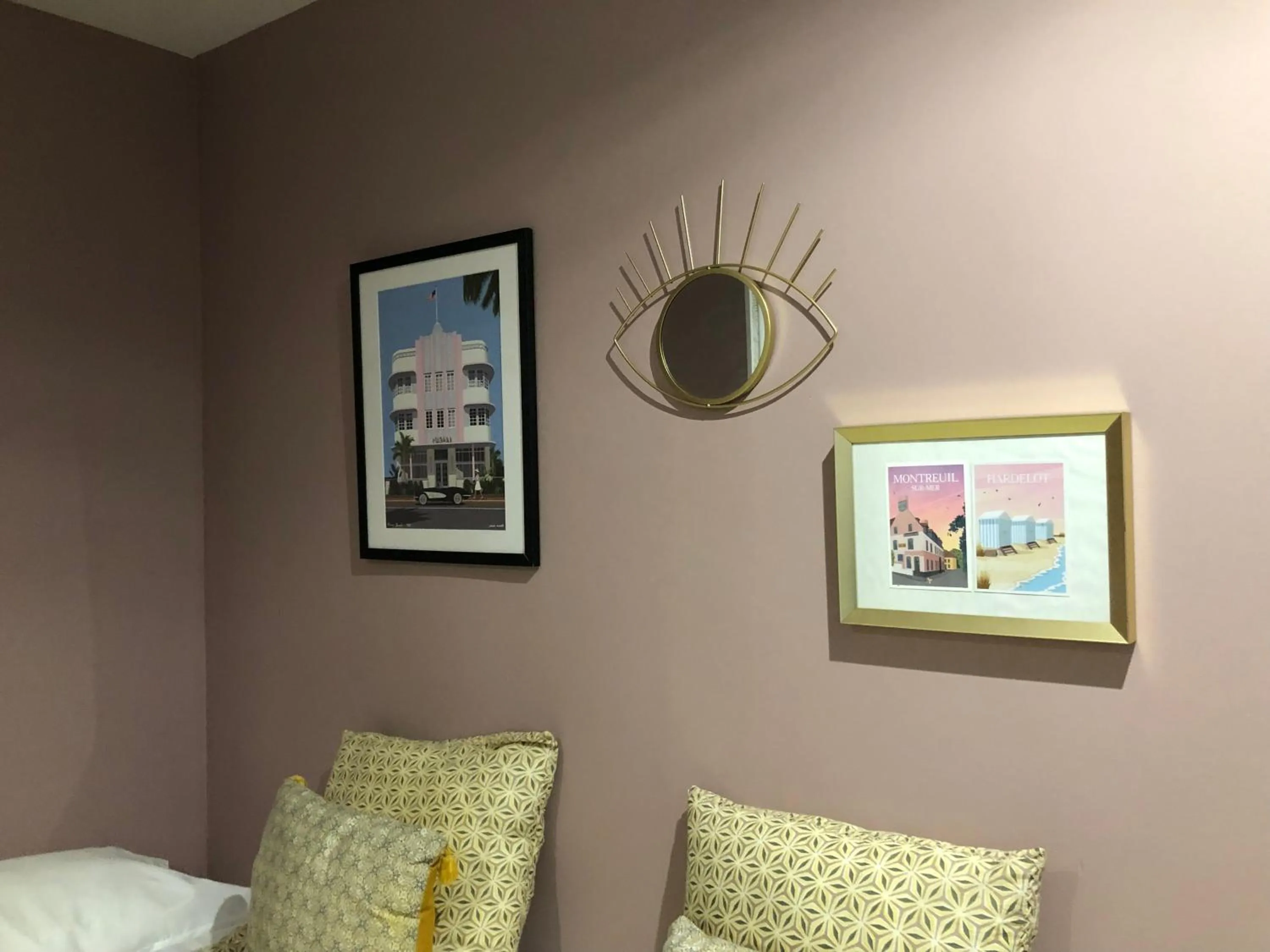 Decorative detail, Bed in Hotel Les Embruns