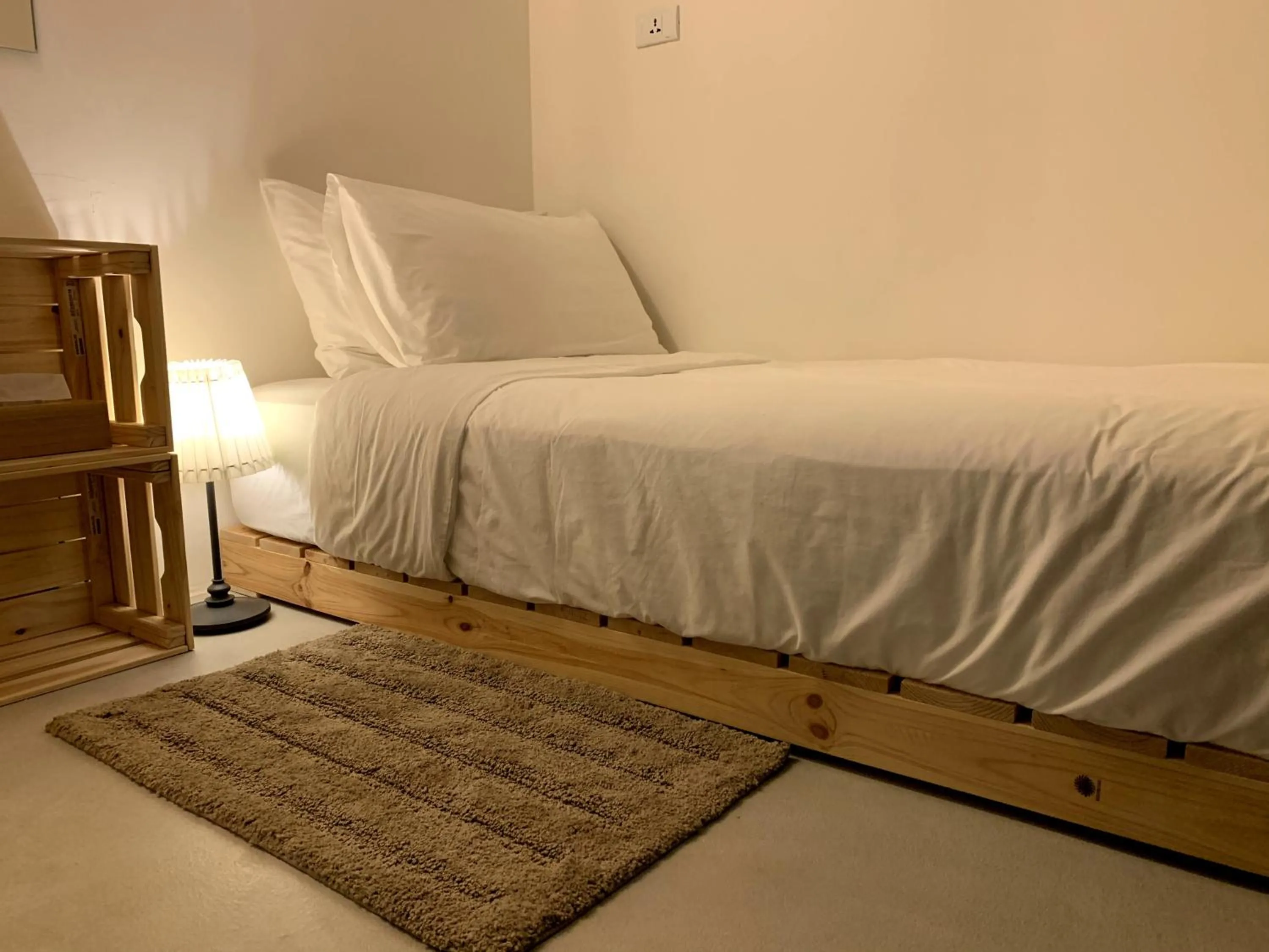 Single Room with Shared Bathroom in PlainStay Hostel