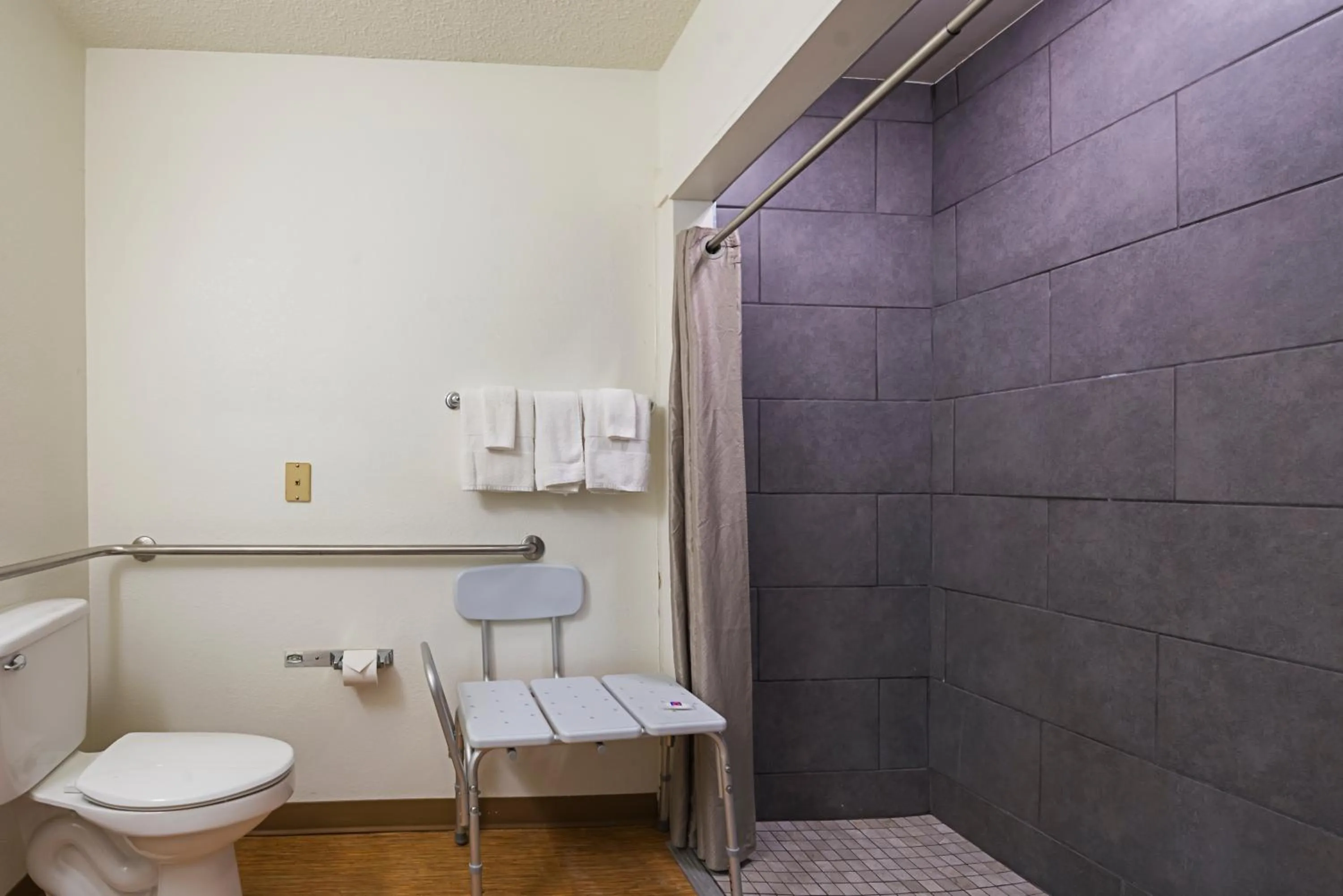 Bathroom in Motel 6 Indianapolis Carmel