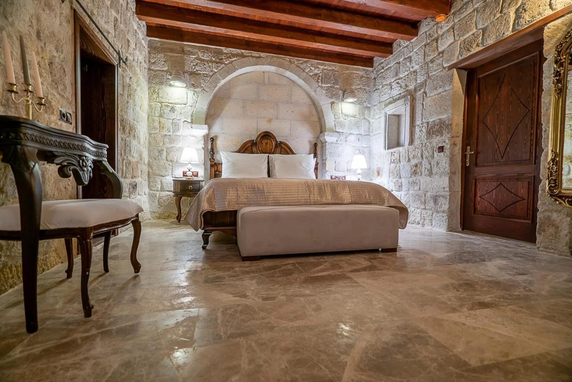 Photo of the whole room, Bed in Zeydem Suites