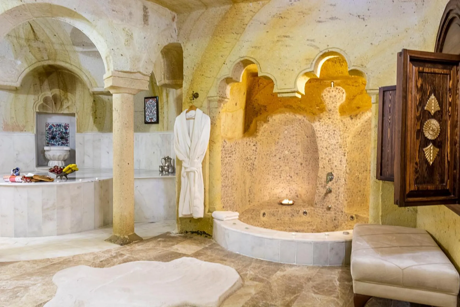 Hot Tub in Zeydem Suites