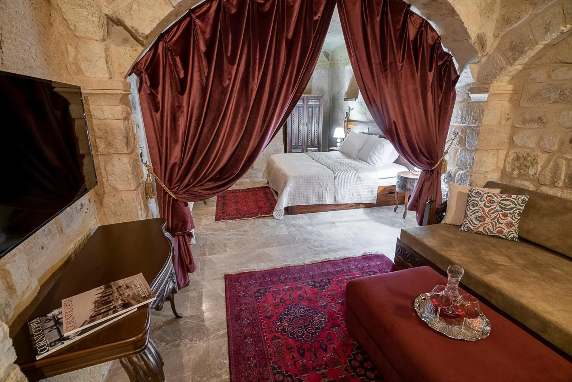 TV and multimedia, Bed in Zeydem Suites