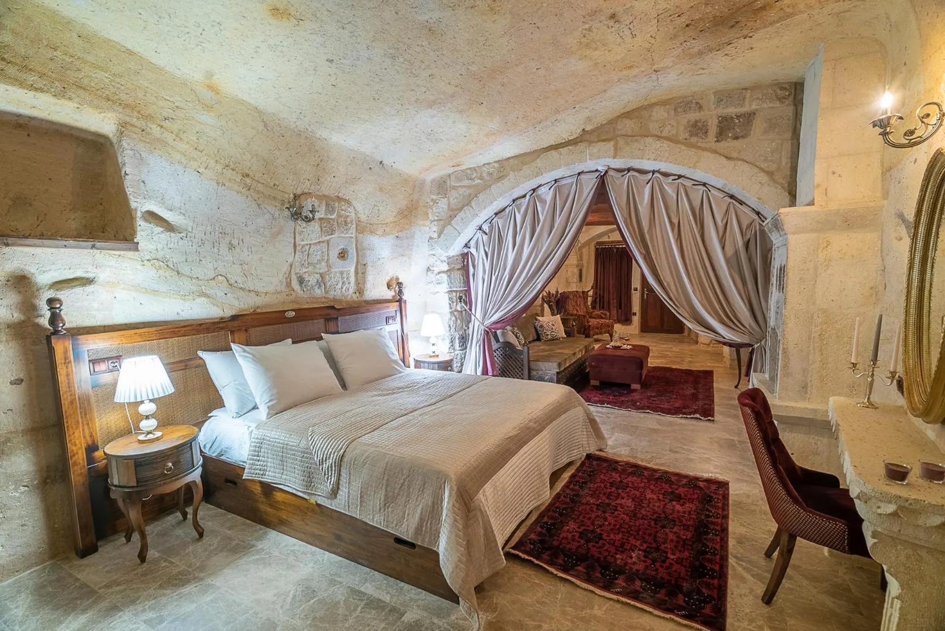 Photo of the whole room, Bed in Zeydem Suites