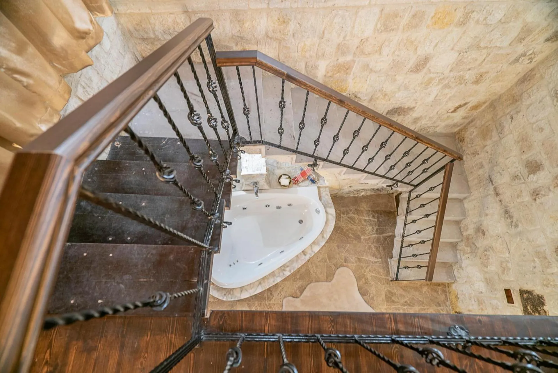 Hot Tub in Zeydem Suites