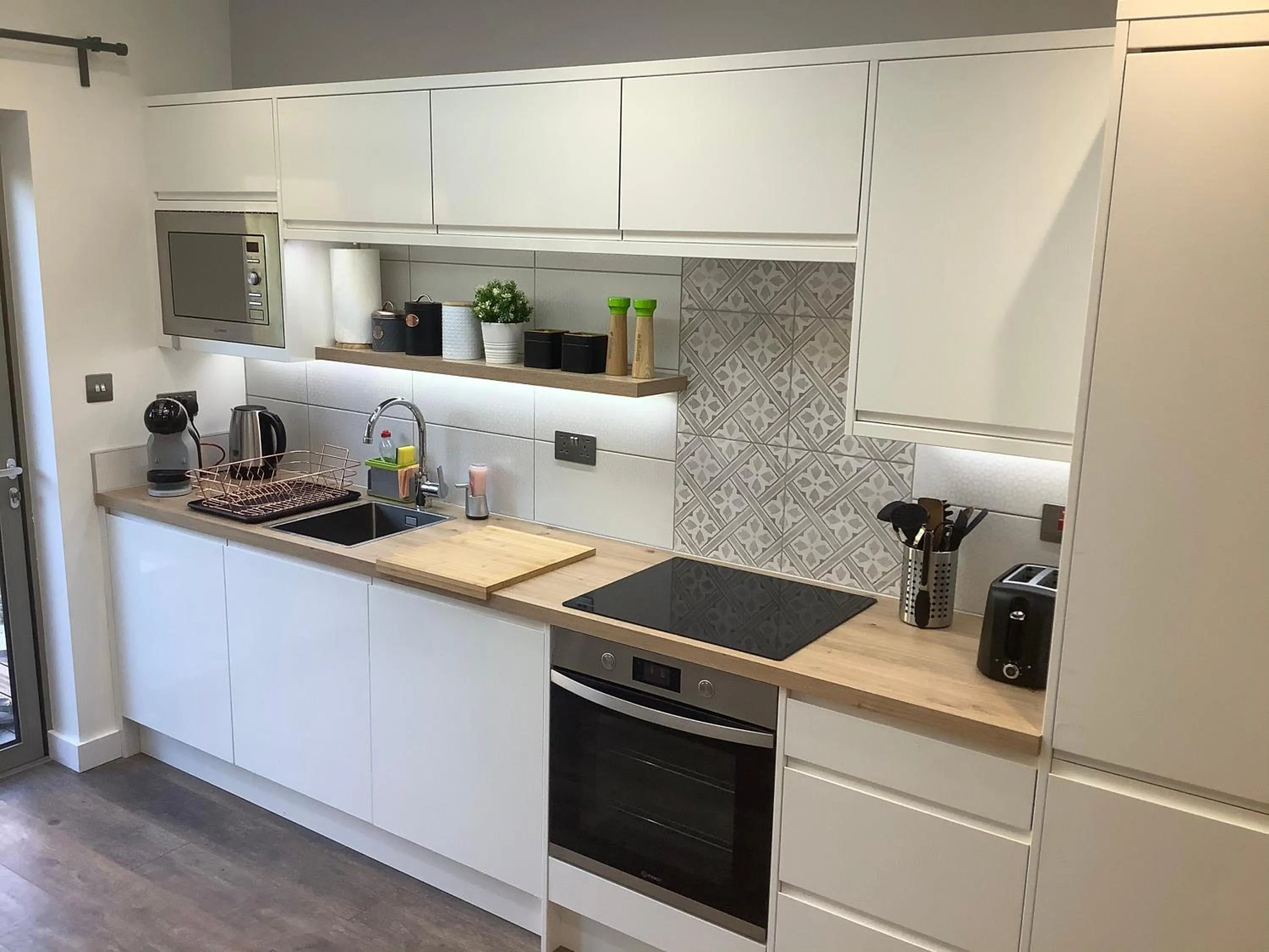 Kitchen or kitchenette in Carolyn’s Place