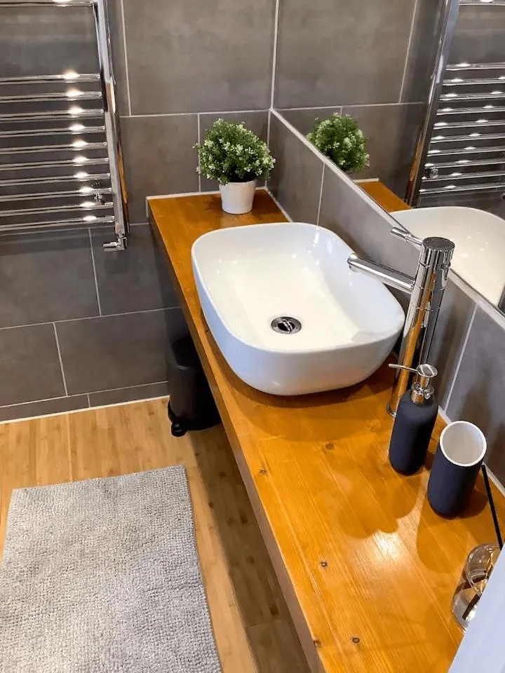 Bathroom in Carolyn’s Place