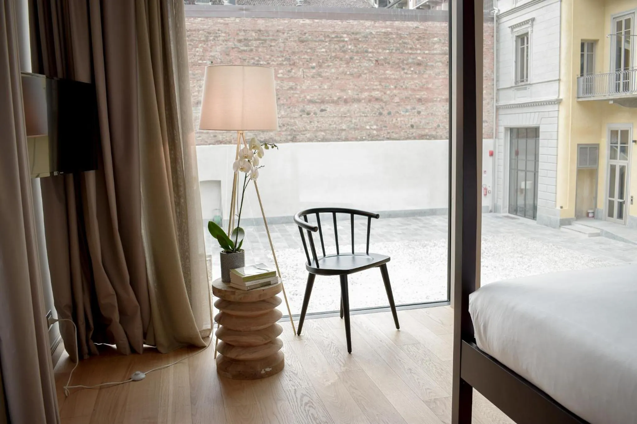 Inner courtyard view, Bed in Opera35 Boutique Hotel