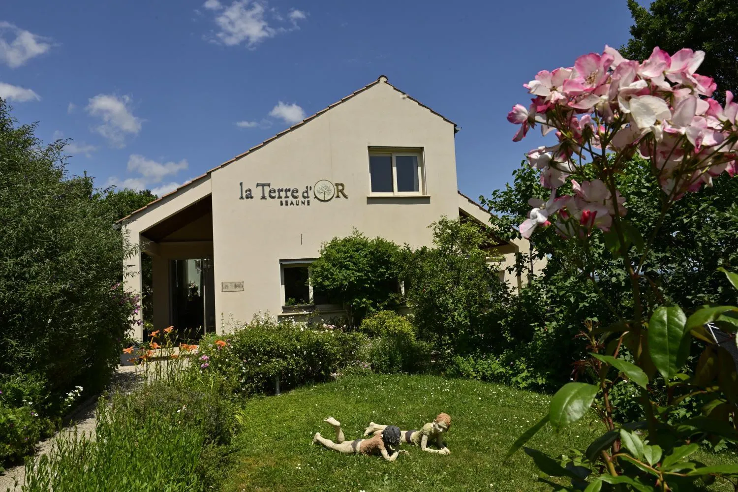 Property building in La Terre d'Or