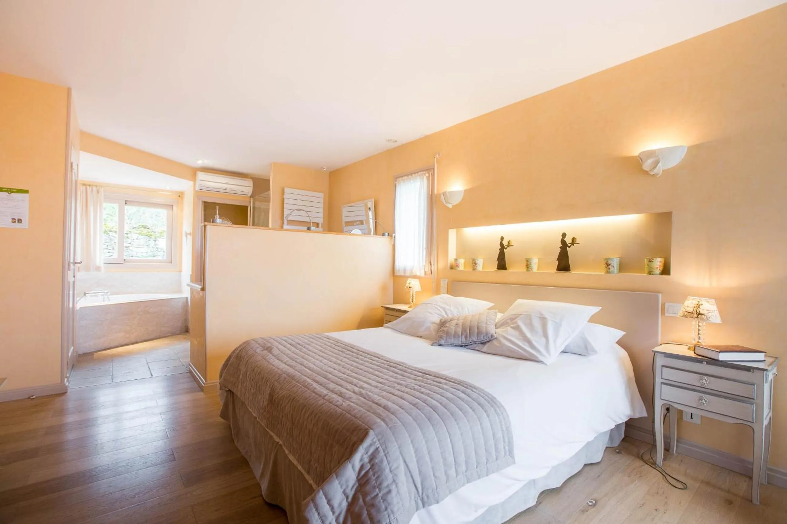 Bedroom, Bed in La Terre d'Or