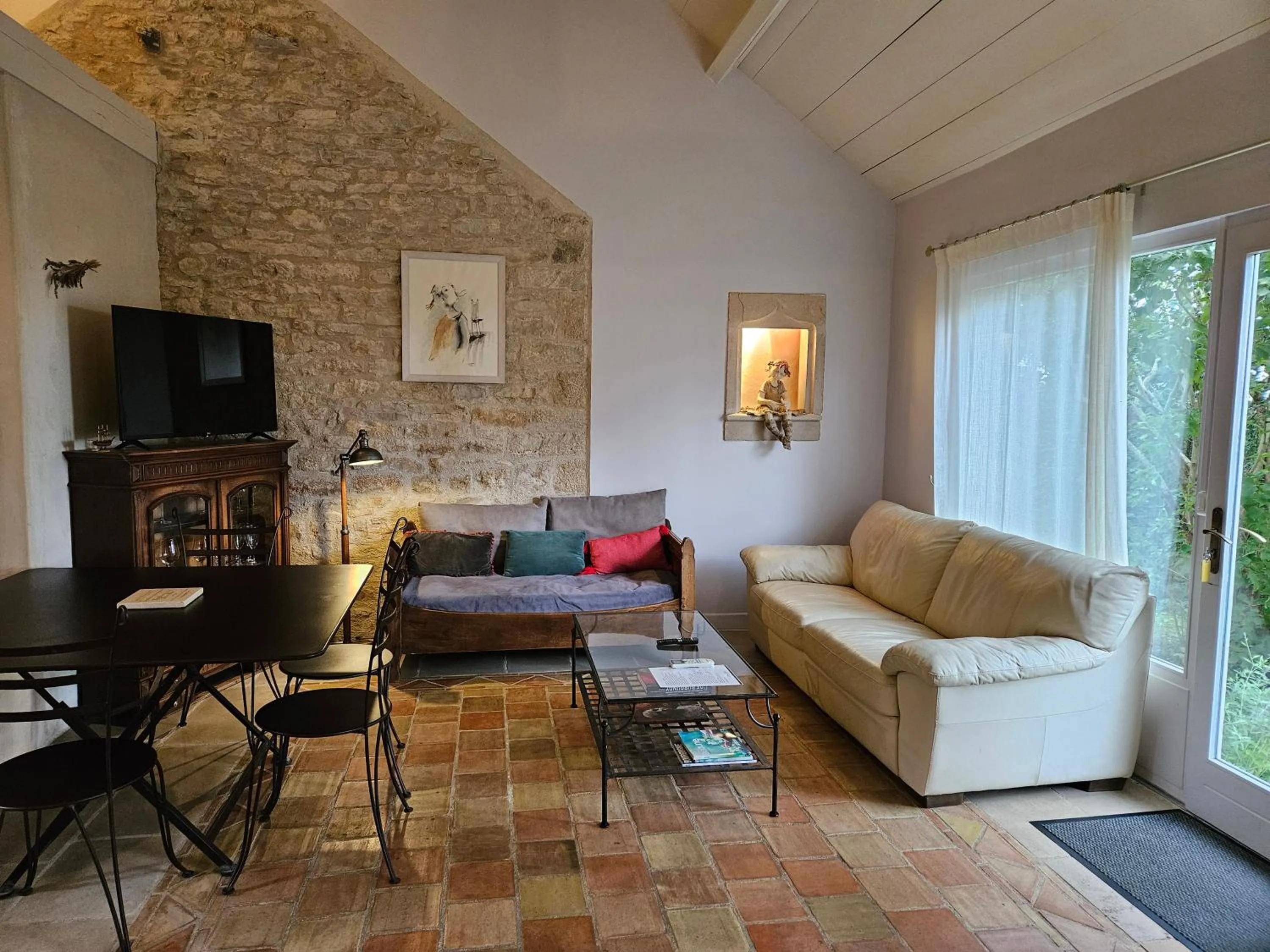 Communal lounge/ TV room in La Terre d'Or