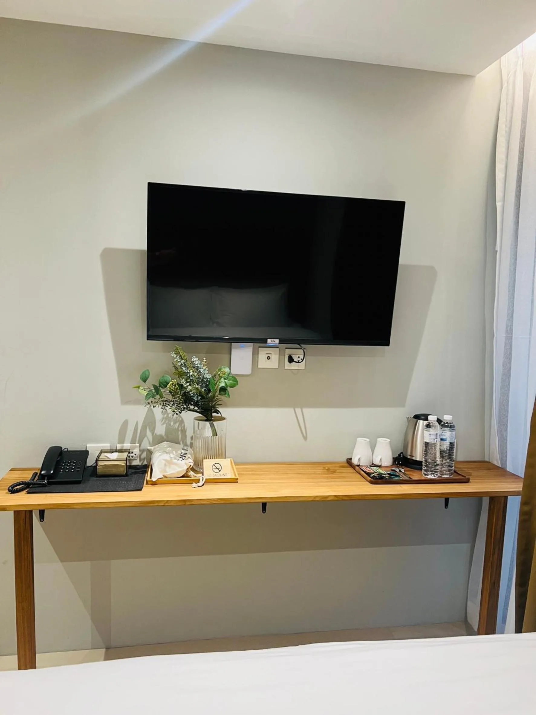 TV and multimedia in Woodstory Boutique Hotel