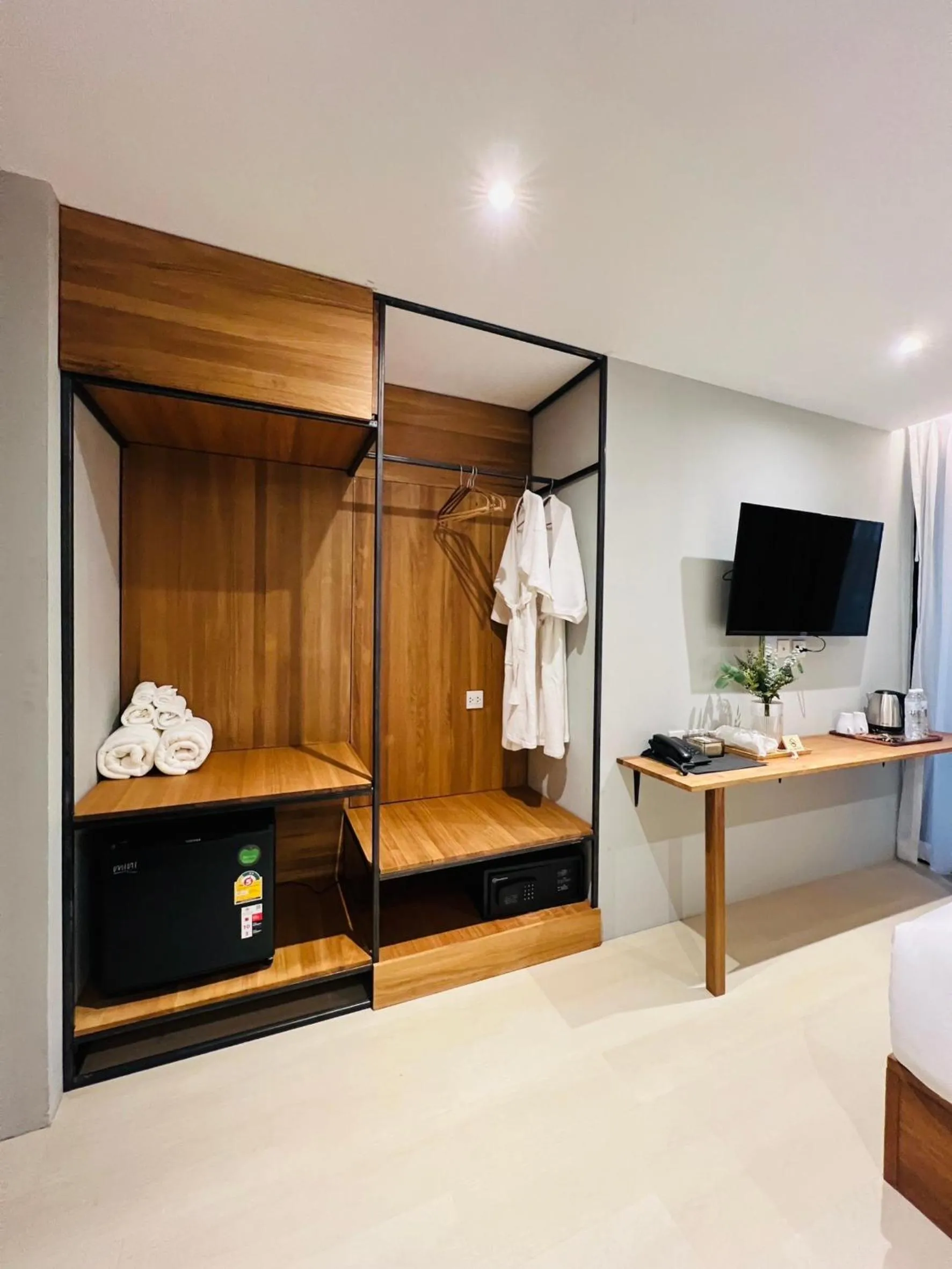 TV and multimedia, Bed in Woodstory Boutique Hotel