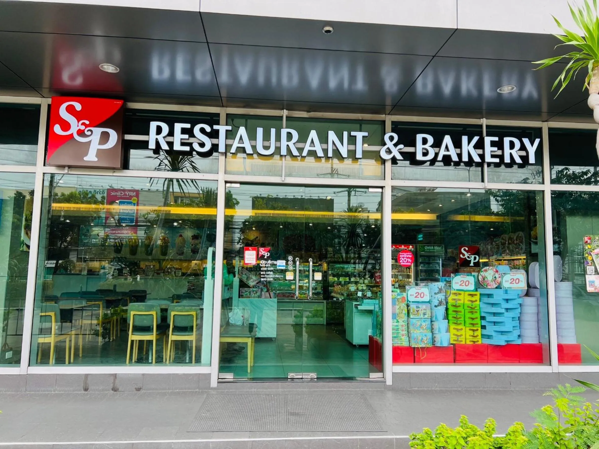 Restaurant/places to eat in Woodstory Boutique Hotel