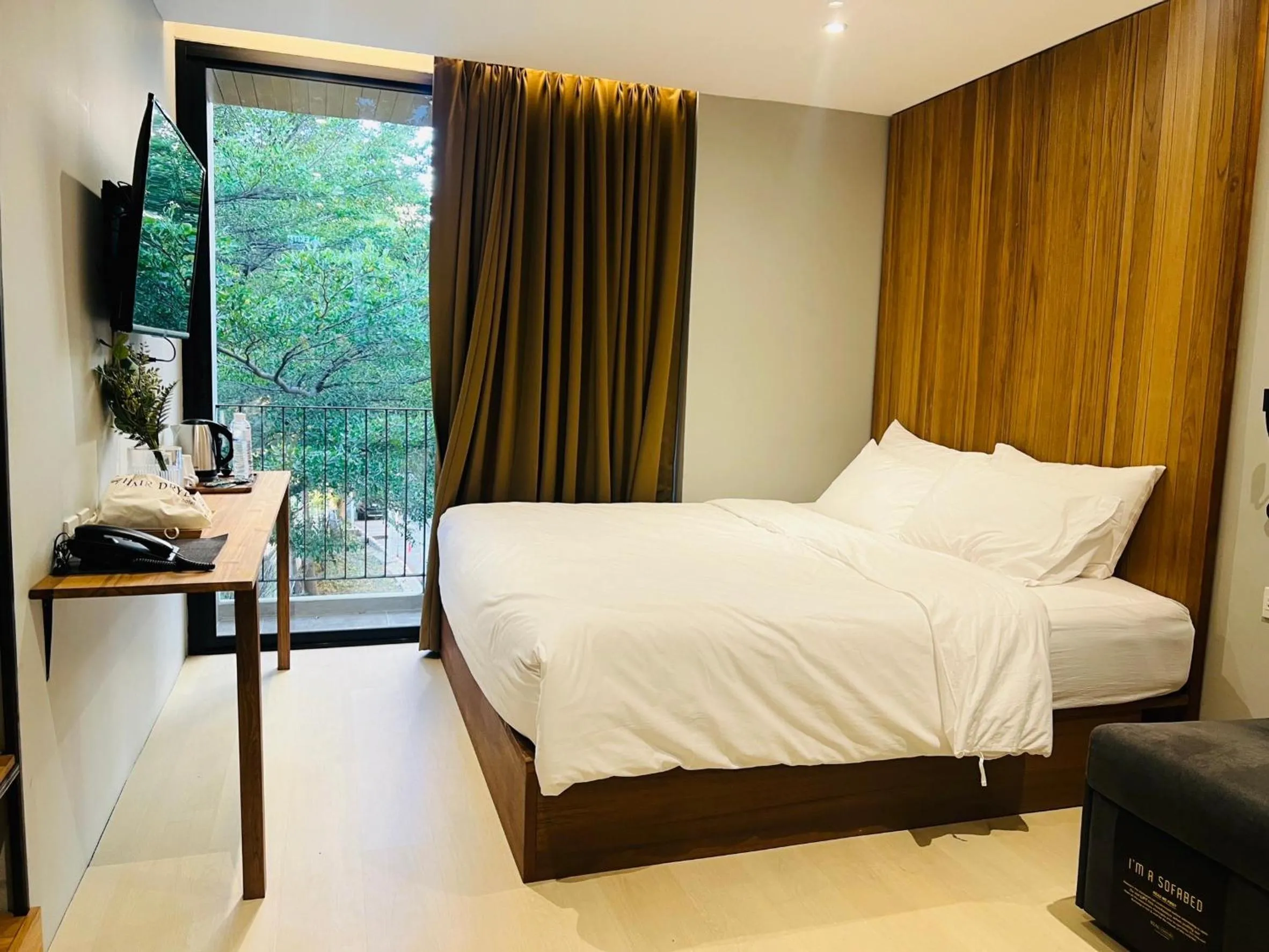 Bed in Woodstory Boutique Hotel