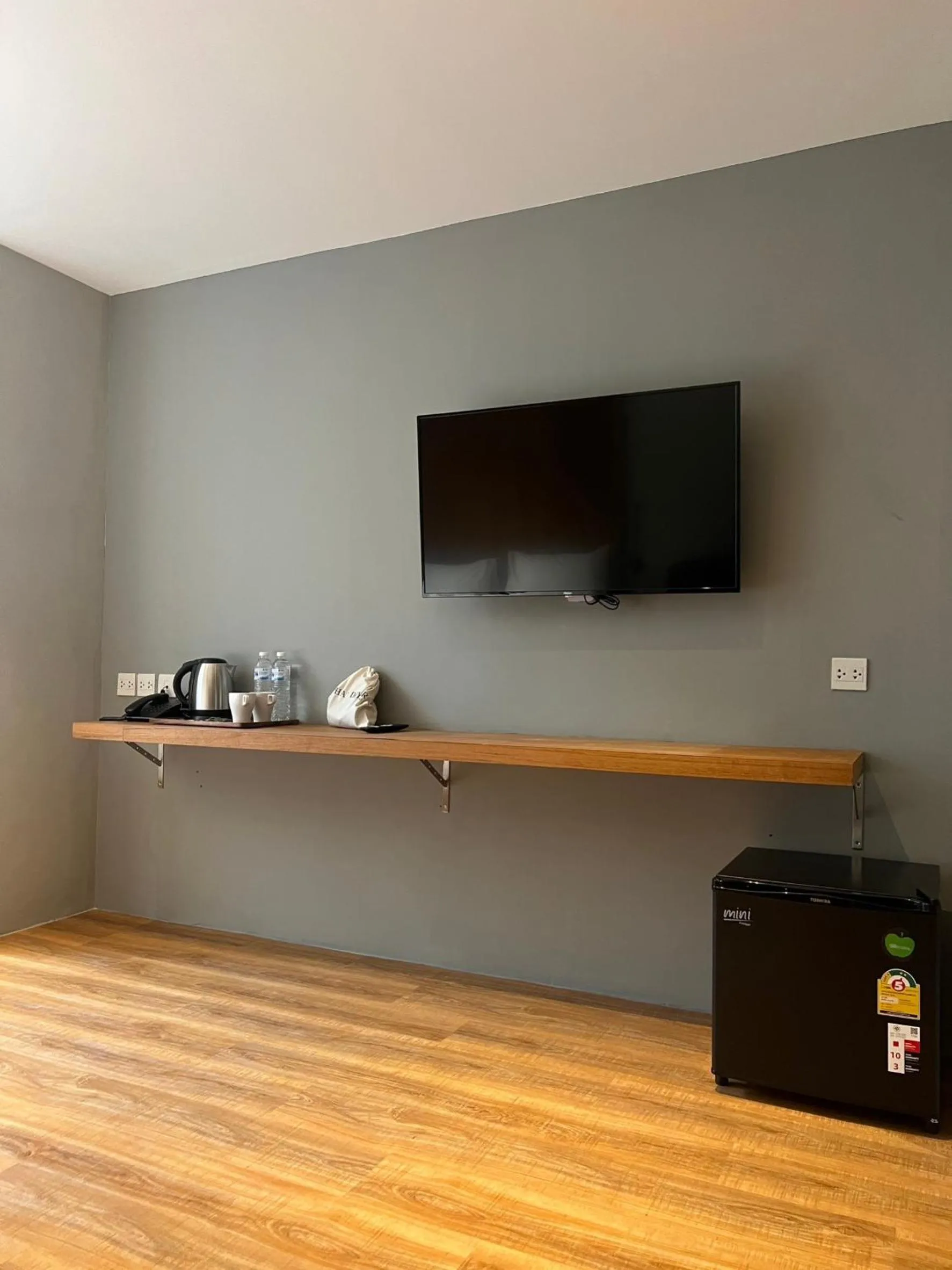 TV and multimedia in Woodstory Boutique Hotel