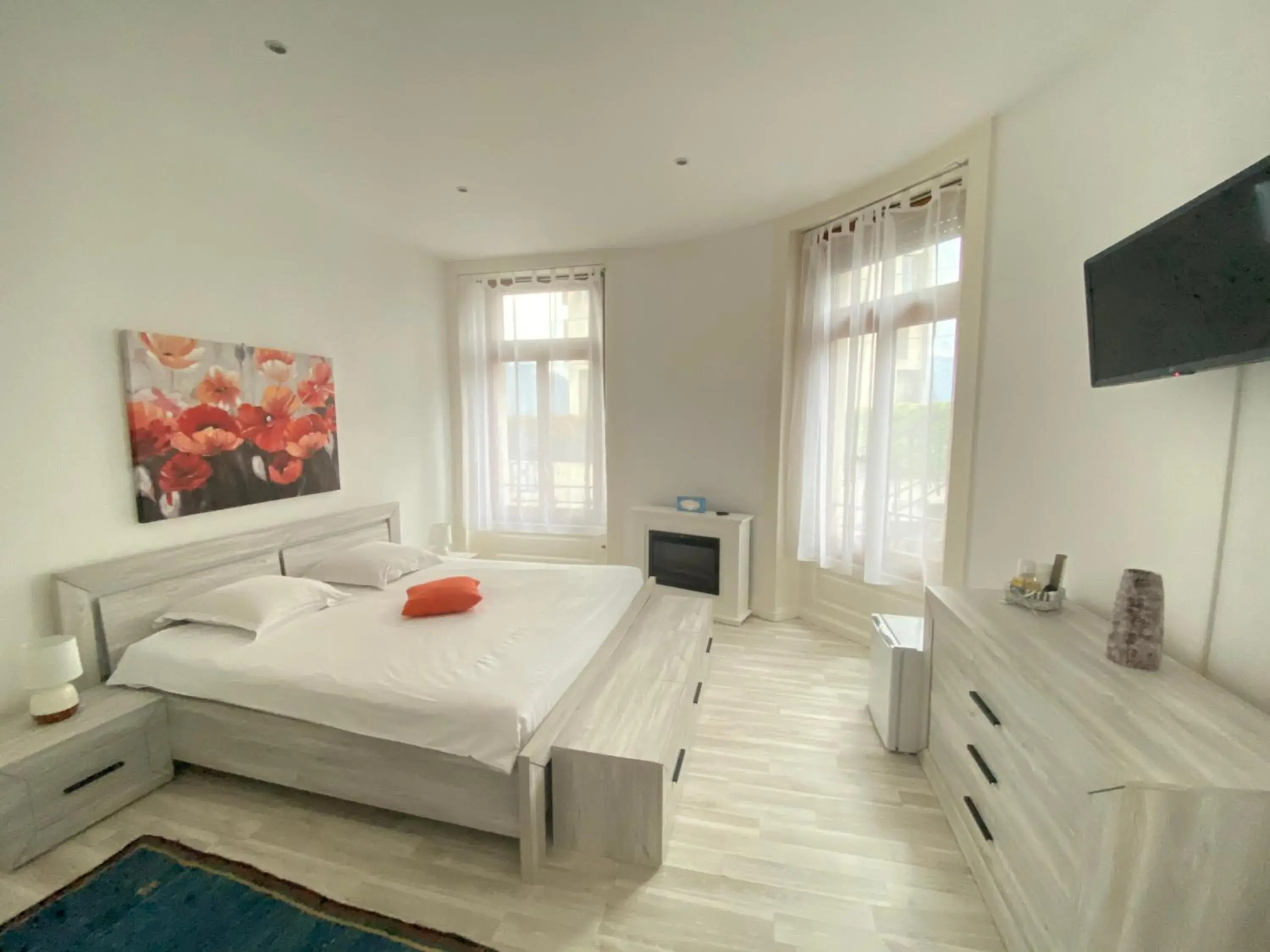 Double Room with Mountain View in B&B Guest House Du Lac Double Room with Mountain View in B&B Guest House Du Lac