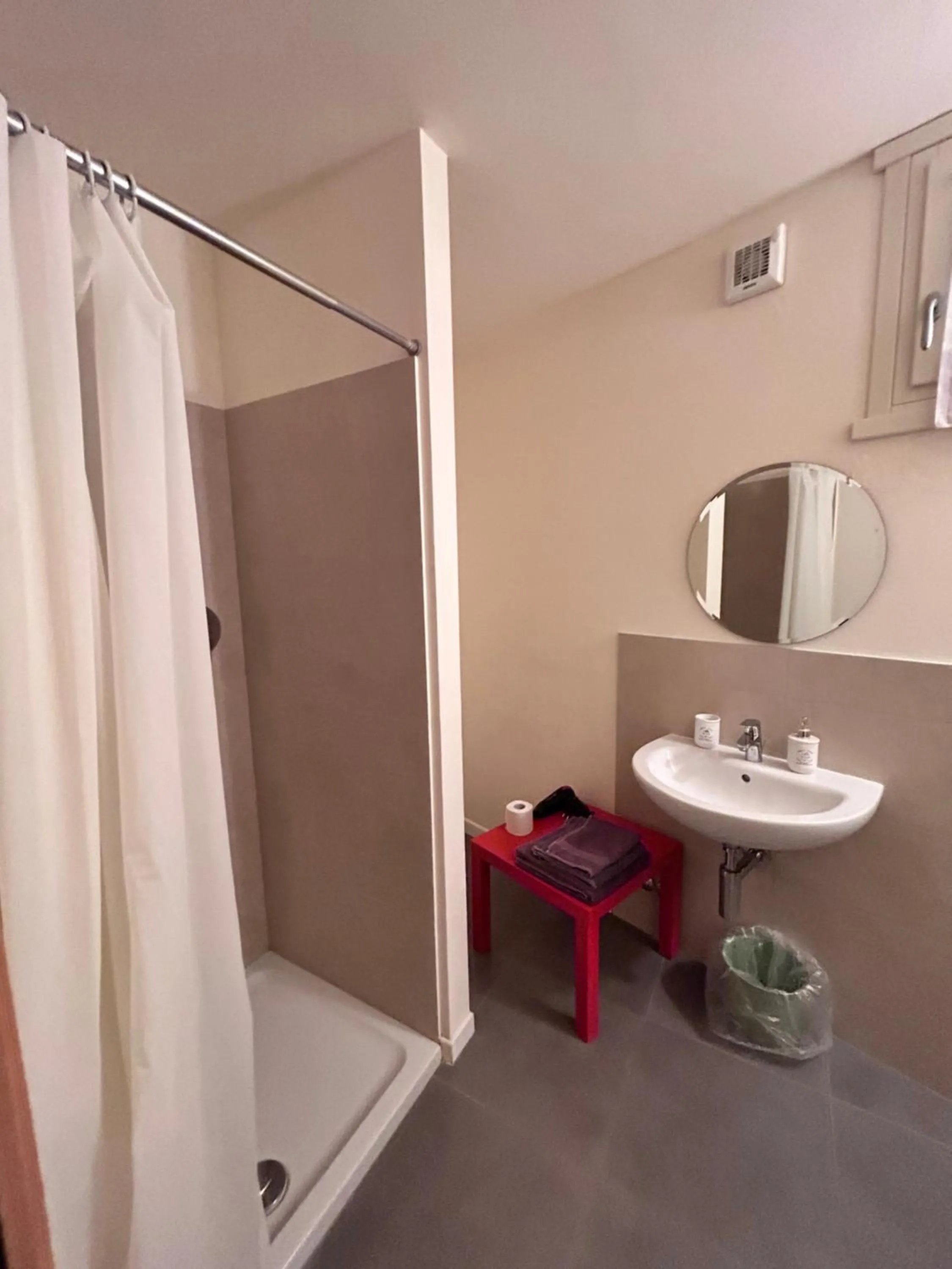 Shower in B&B Lupin View