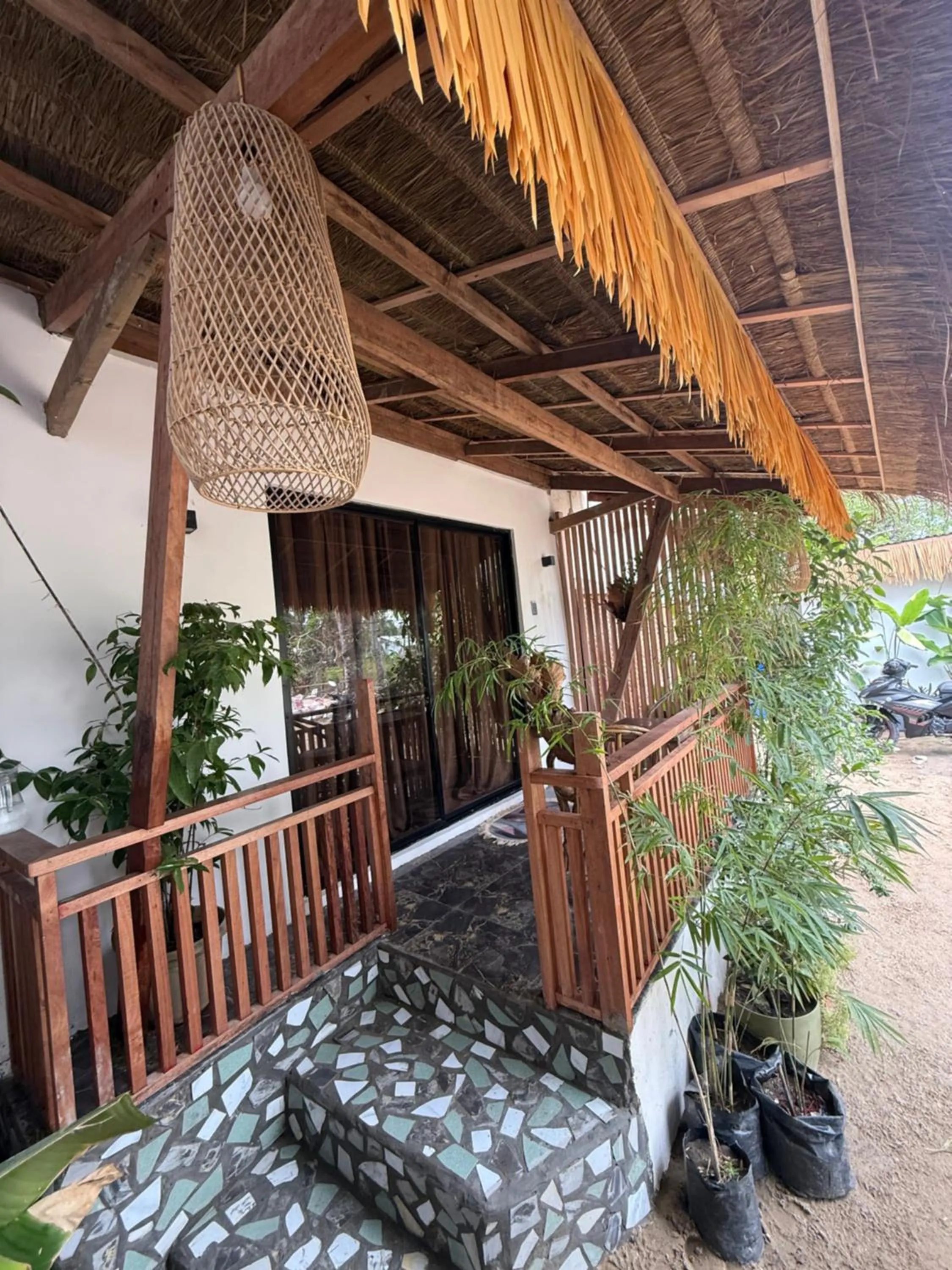 Zhaya's Beach & Cottages