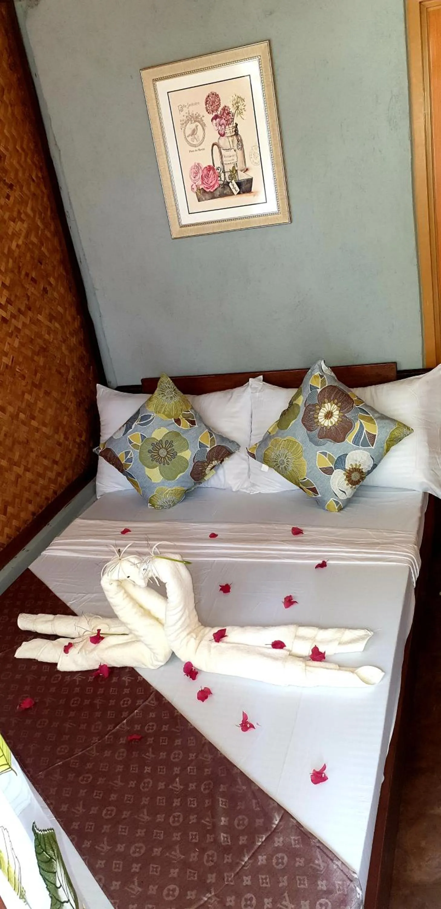 Bed in Zhaya's Beach & Cottages