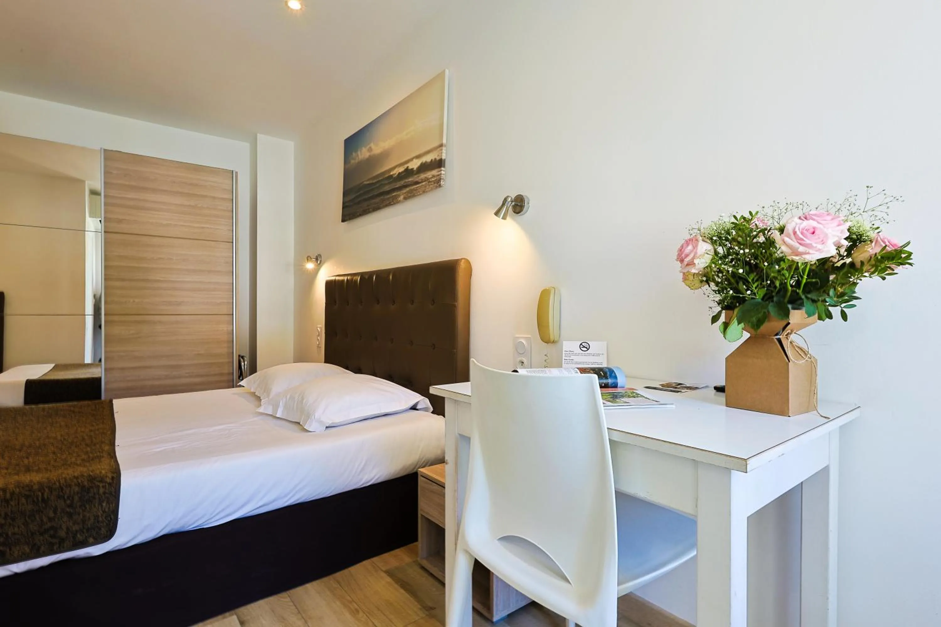 Balcony/Terrace, Bed in Cap Nègre Hôtel