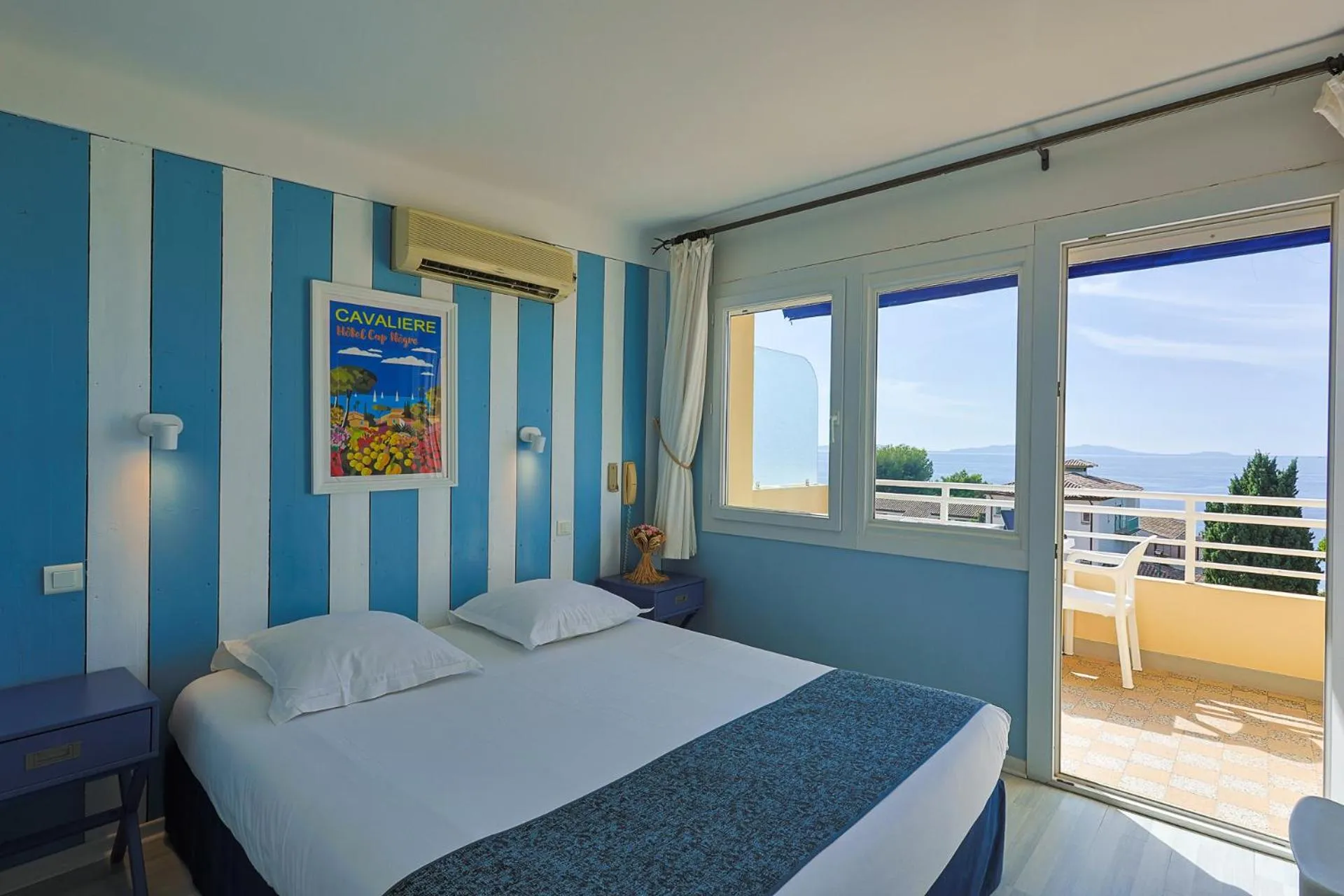 Sea view, Bed in Cap Nègre Hôtel