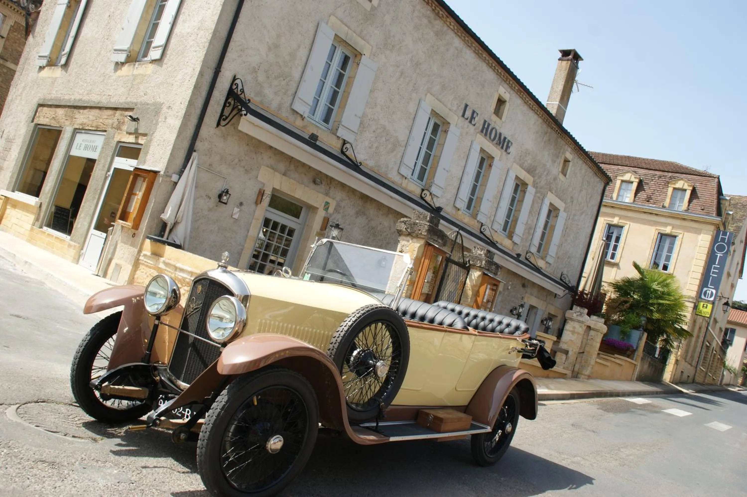 Facade/entrance in Le Home