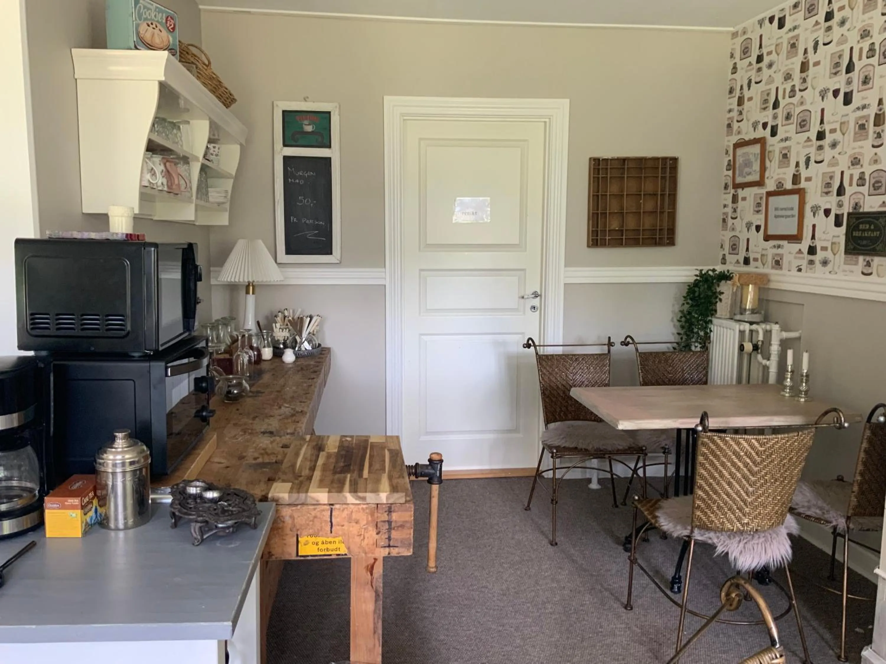 Communal lounge/ TV room in Den Gamle Apotekergaard